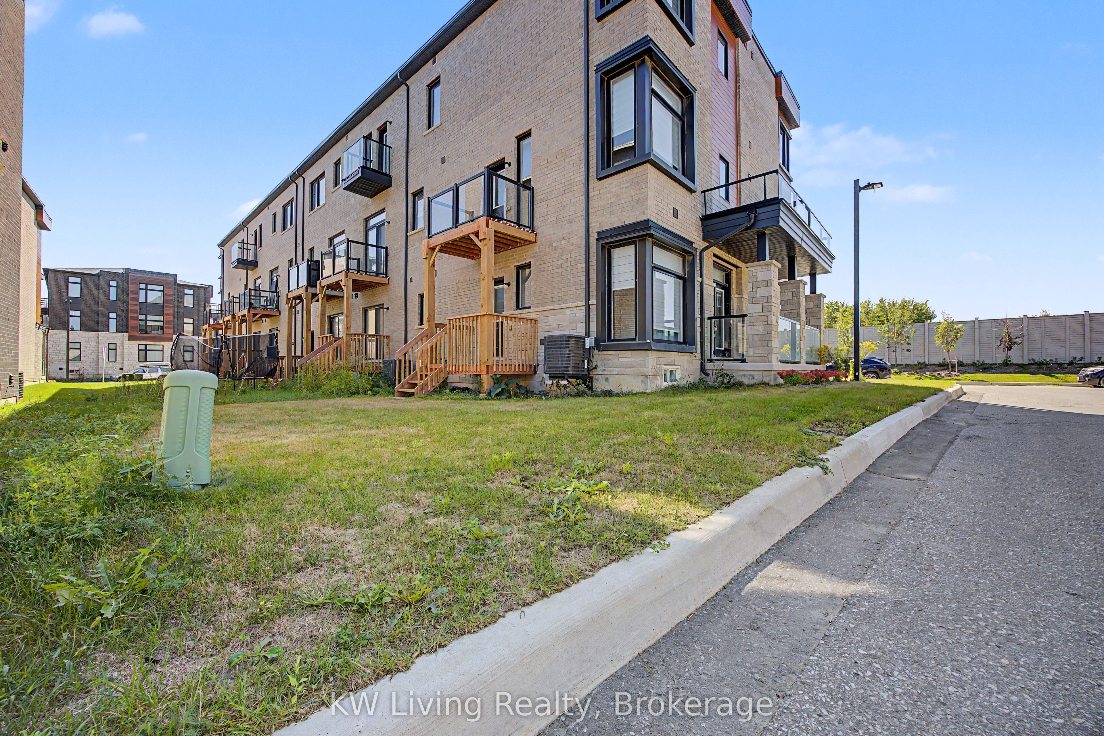 118 Wascana Road, Vaughan, ON L4H 5G9 photo 4