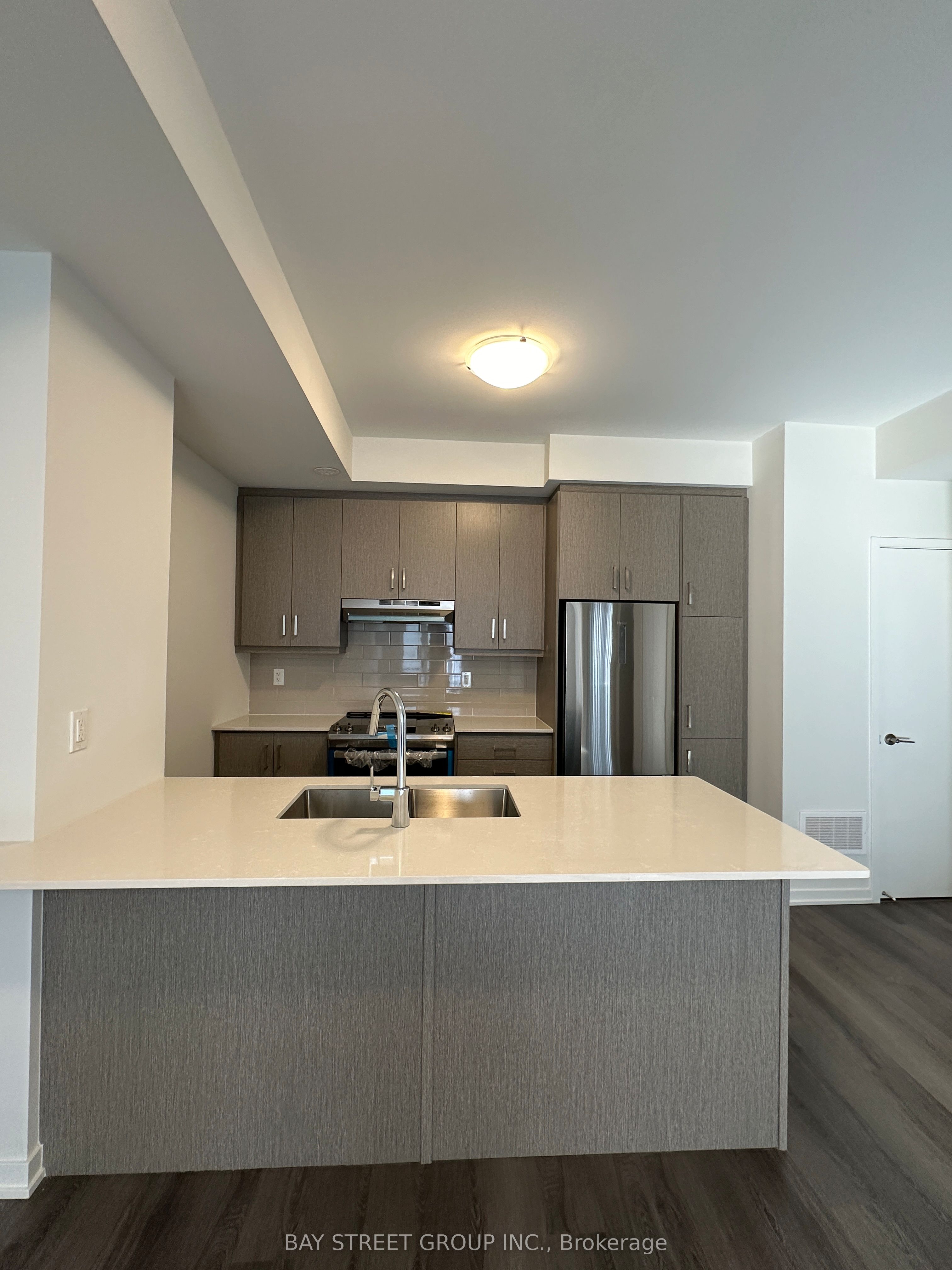151 Honey Crisp Crescent TH166, Vaughan, ON L4K 5Z8 photo 4