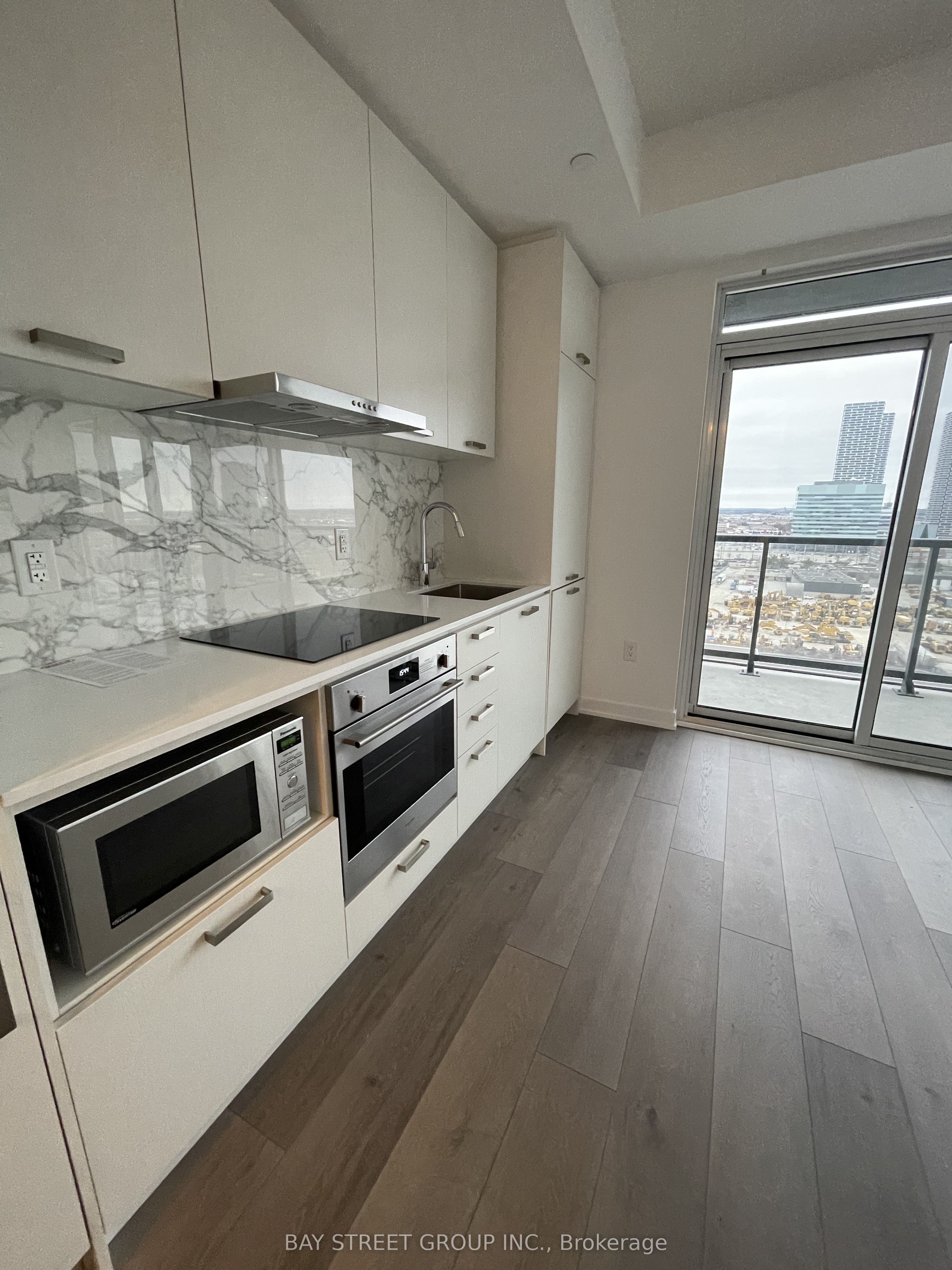 10 Honeycrisp Crescent 1717, Vaughan, ON L4K 0M7 photo 2
