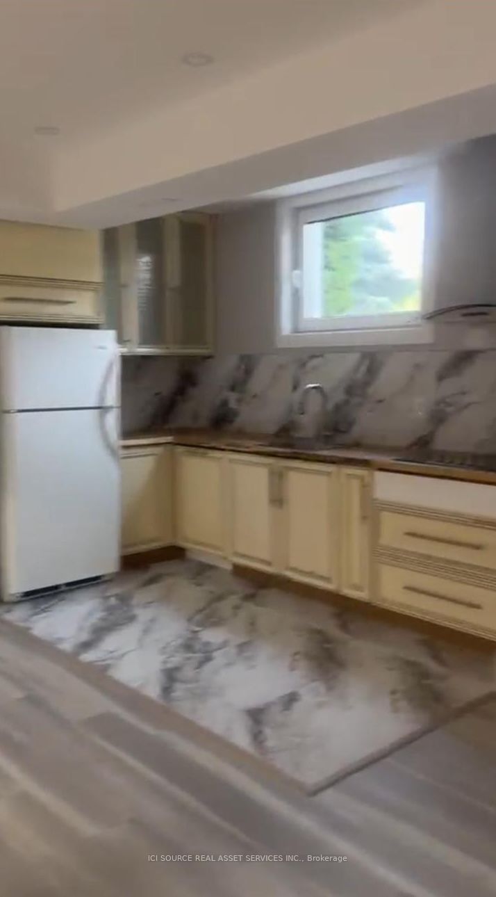 92 Richard Lovat Court Lower, Vaughan, ON L0J 1C0