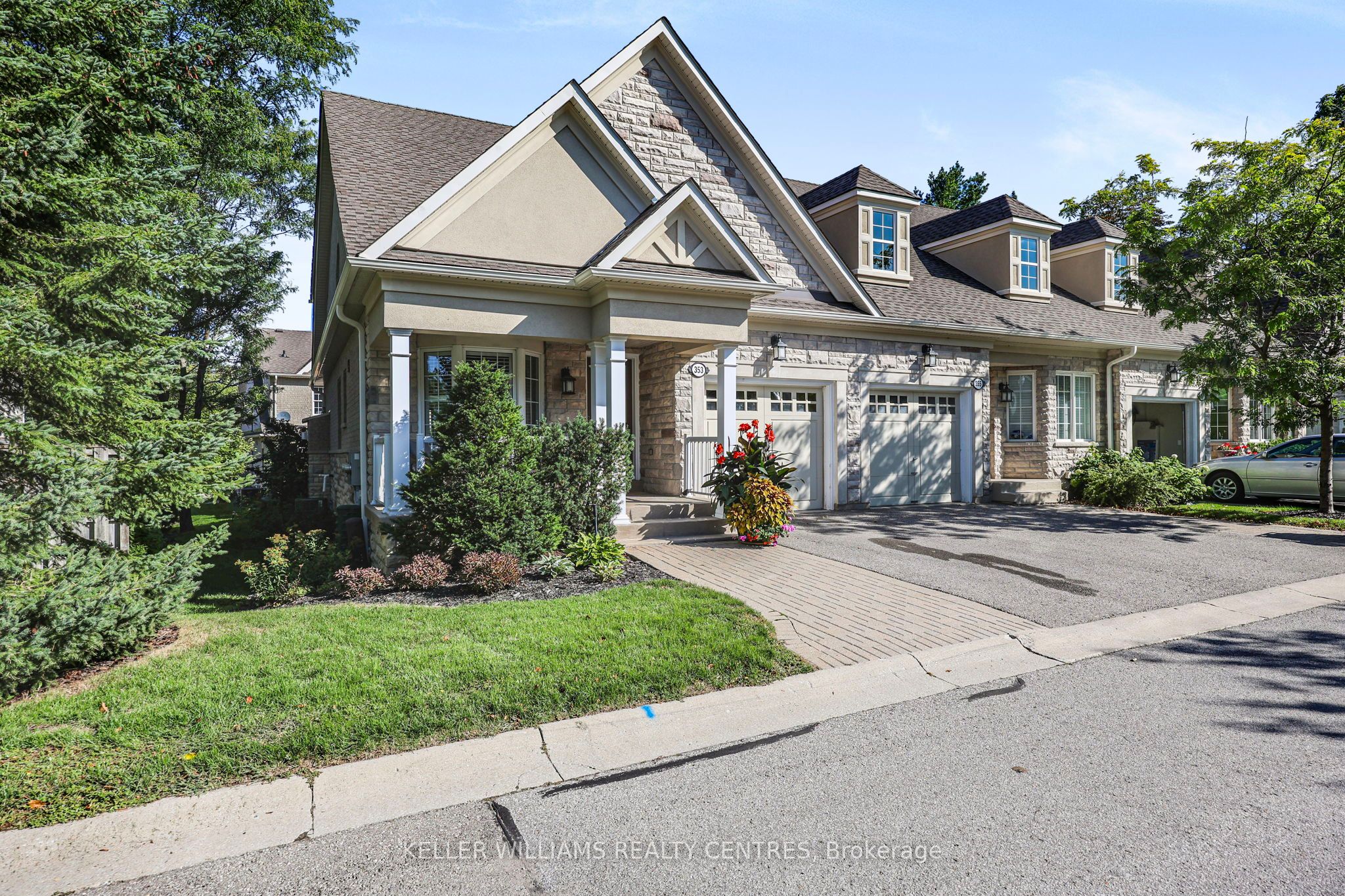353 Terry Carter Crescent 10, Newmarket, ON L3Y 9G2 photo 2