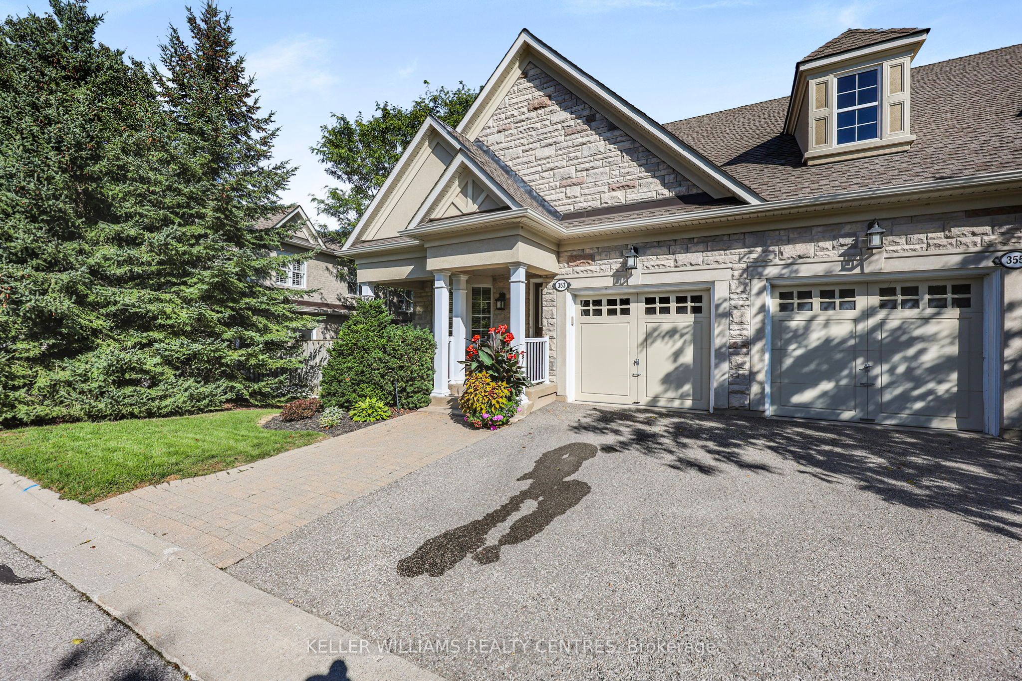 353 Terry Carter Crescent 10, Newmarket, ON L3Y 9G2 photo 3