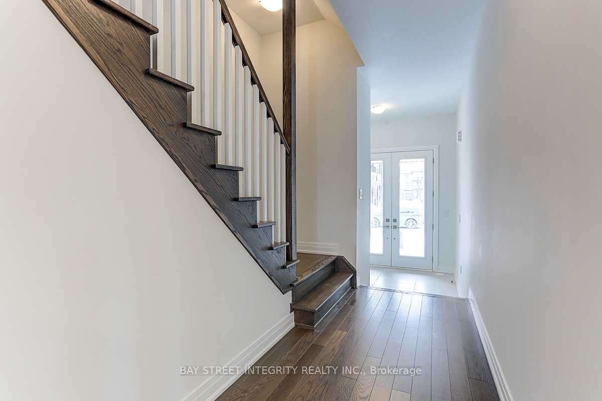509 New England Court, Newmarket, ON L3X 0M6 photo 2