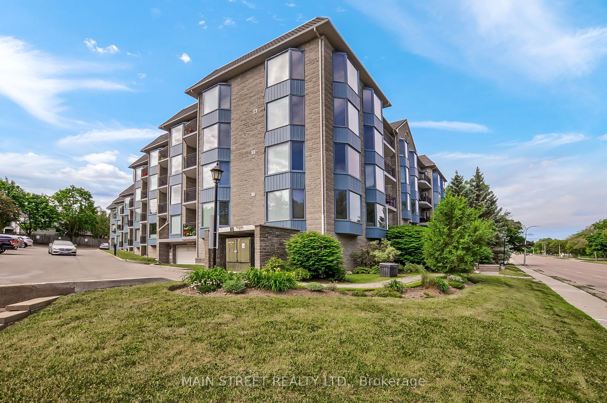 85 W Wellington Street W 306, Aurora, ON L4G 2P2 photo 2