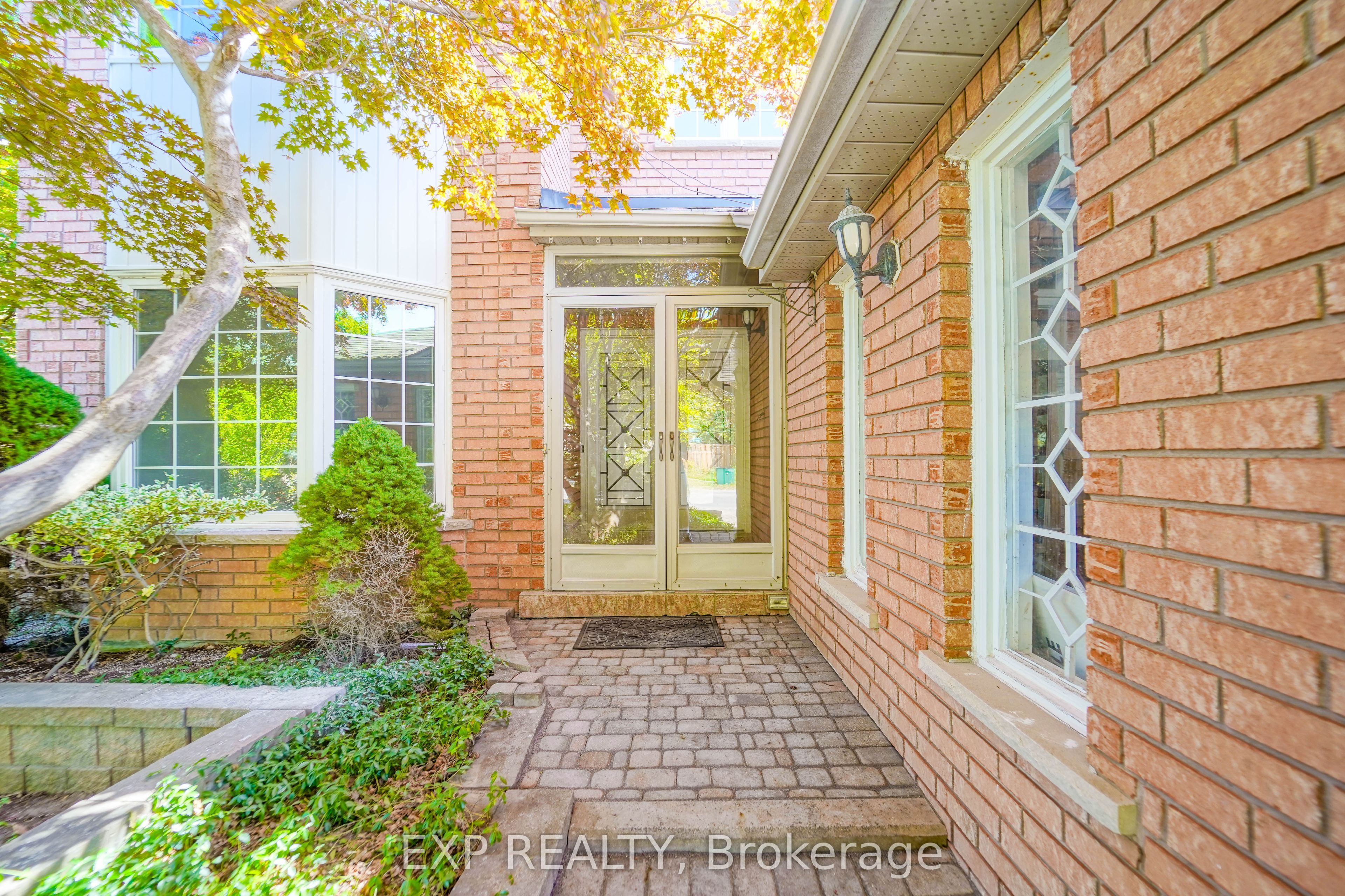 195 Savage Road, Newmarket, ON L3X 1R6 photo 2