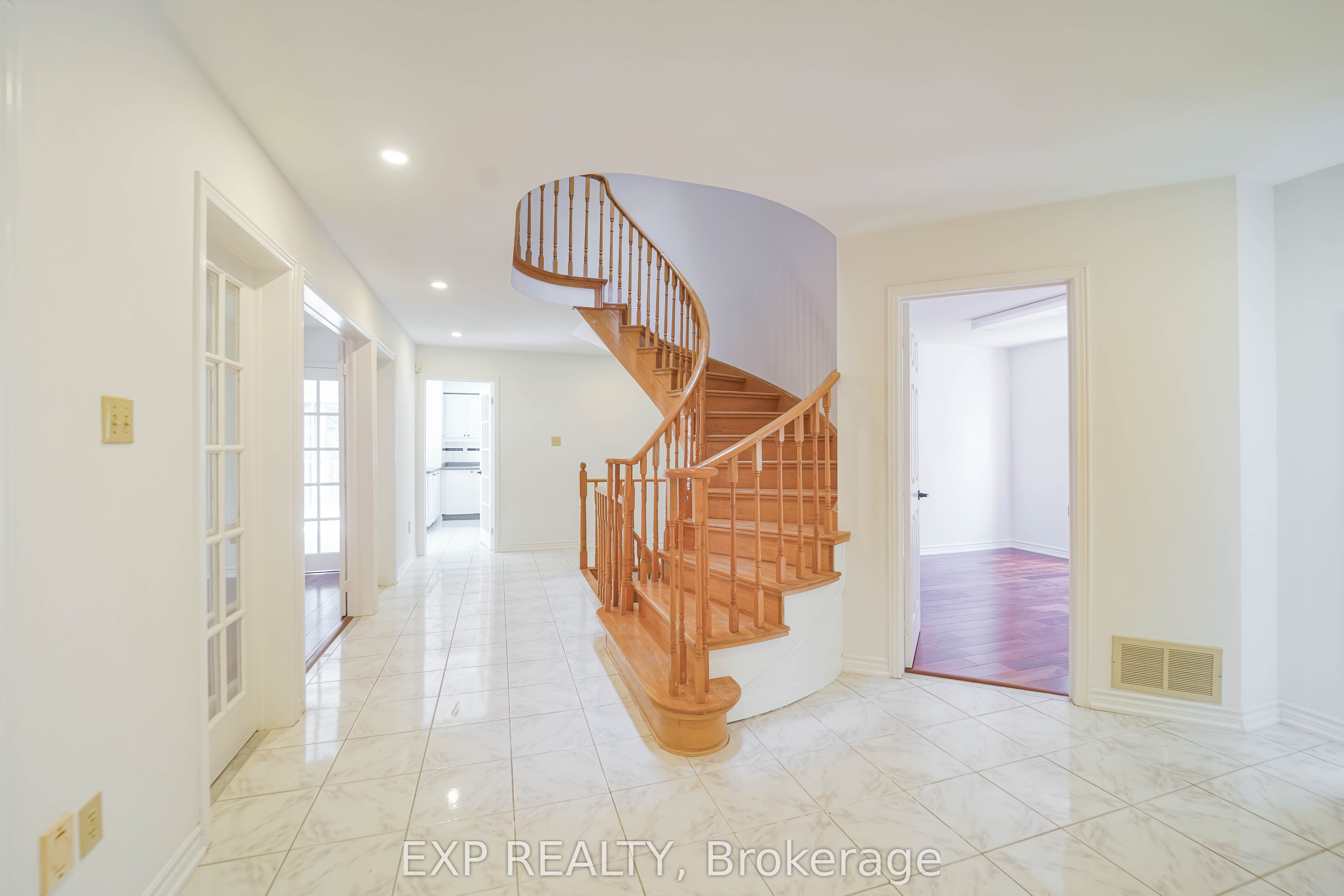 195 Savage Road, Newmarket, ON L3X 1R6 photo 4