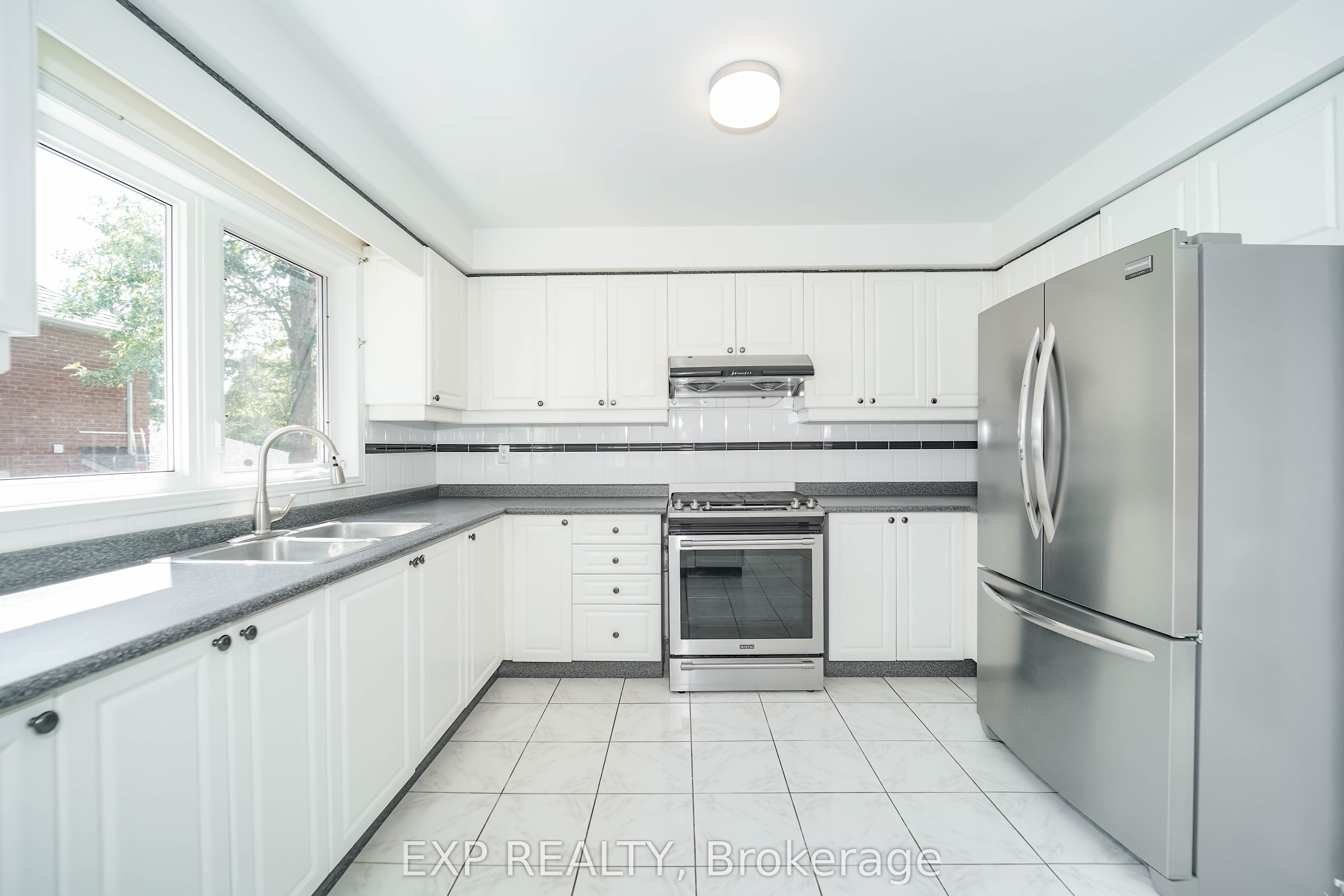 195 Savage Road, Newmarket, ON L3X 1R6 photo 5