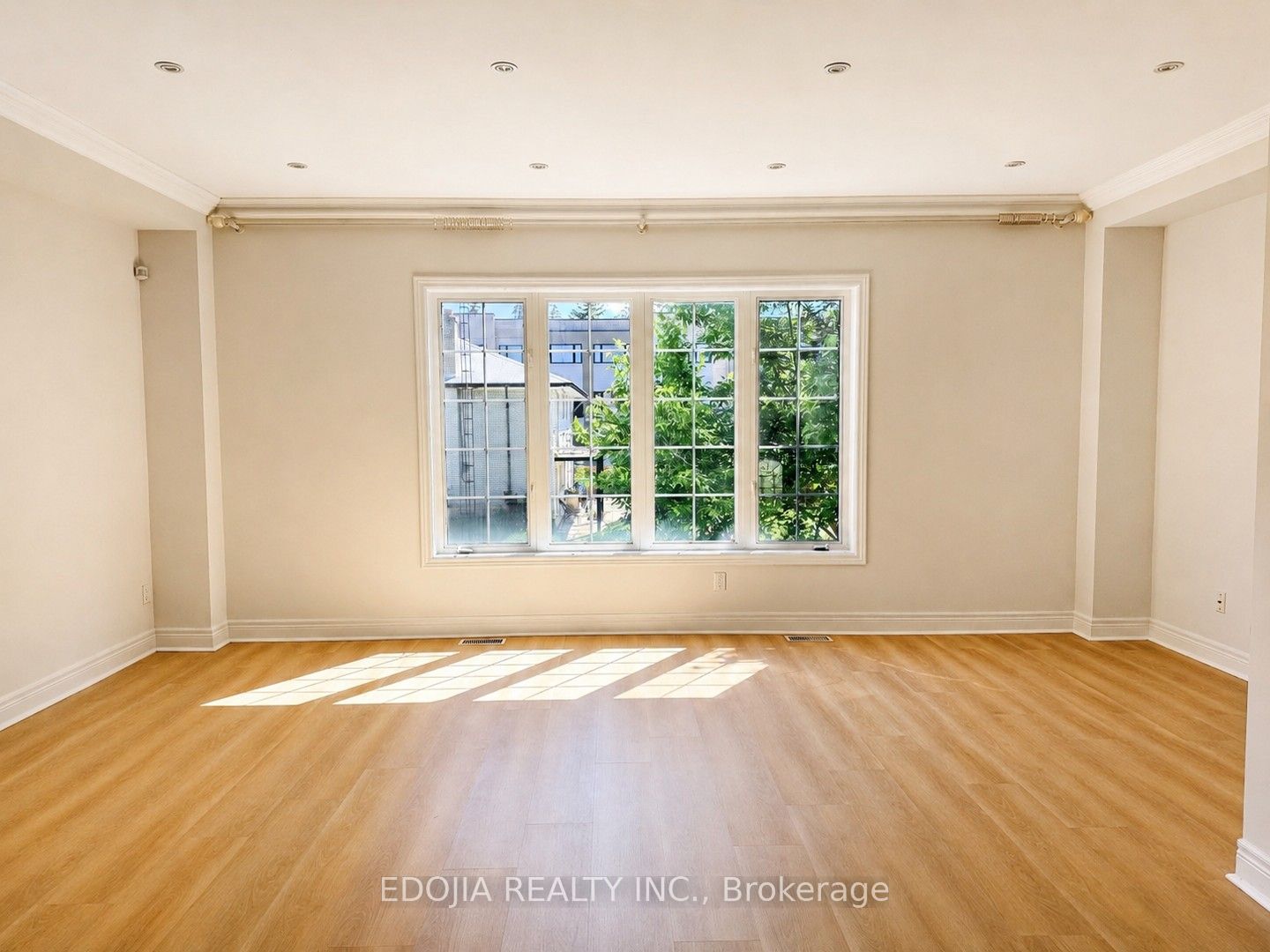 215 16th Avenue 14, Richmond Hill, ON L4C 0T8 photo 5