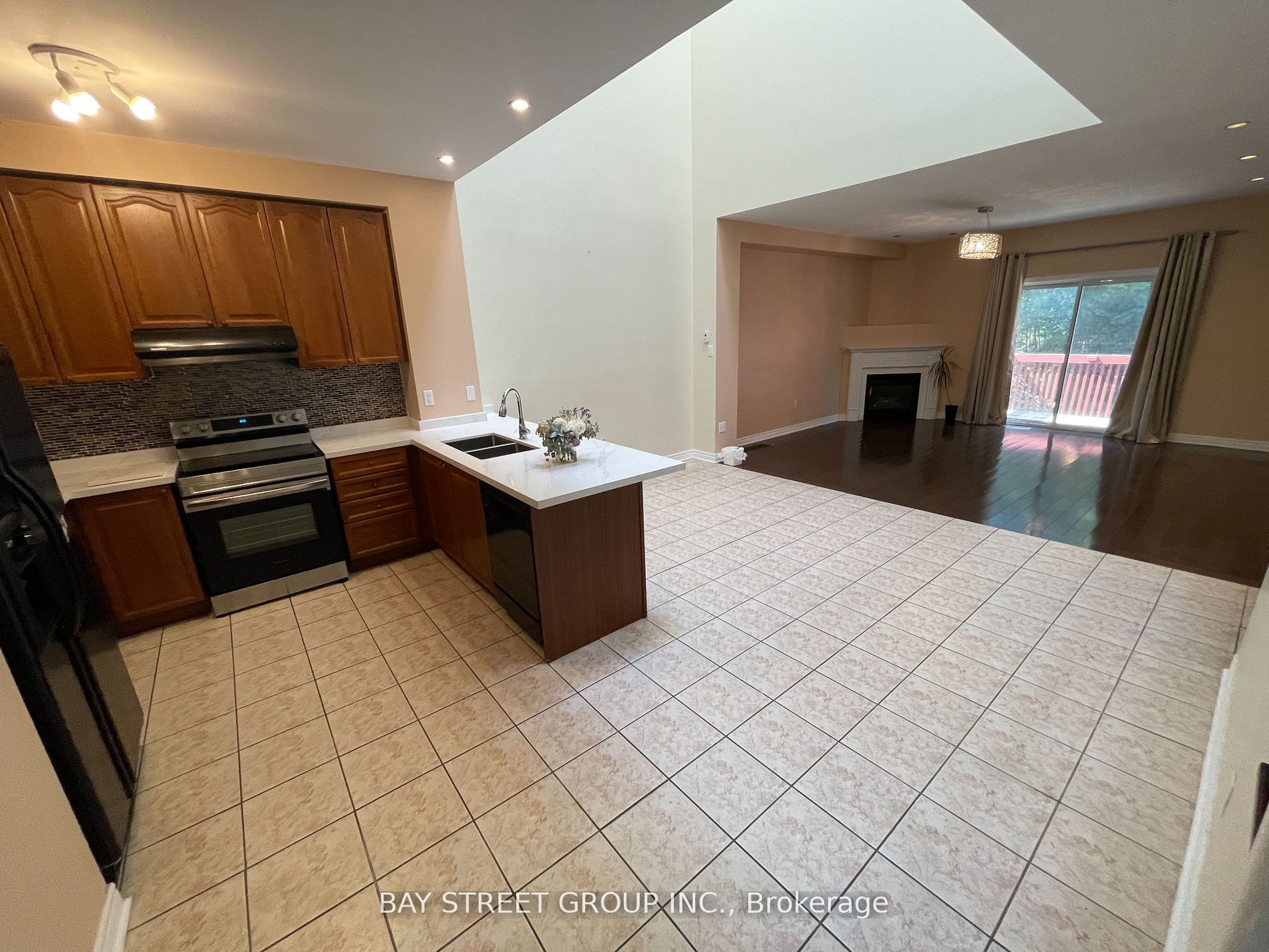 220 Yorkland Street, Richmond Hill, ON L4S 1A2 photo 3