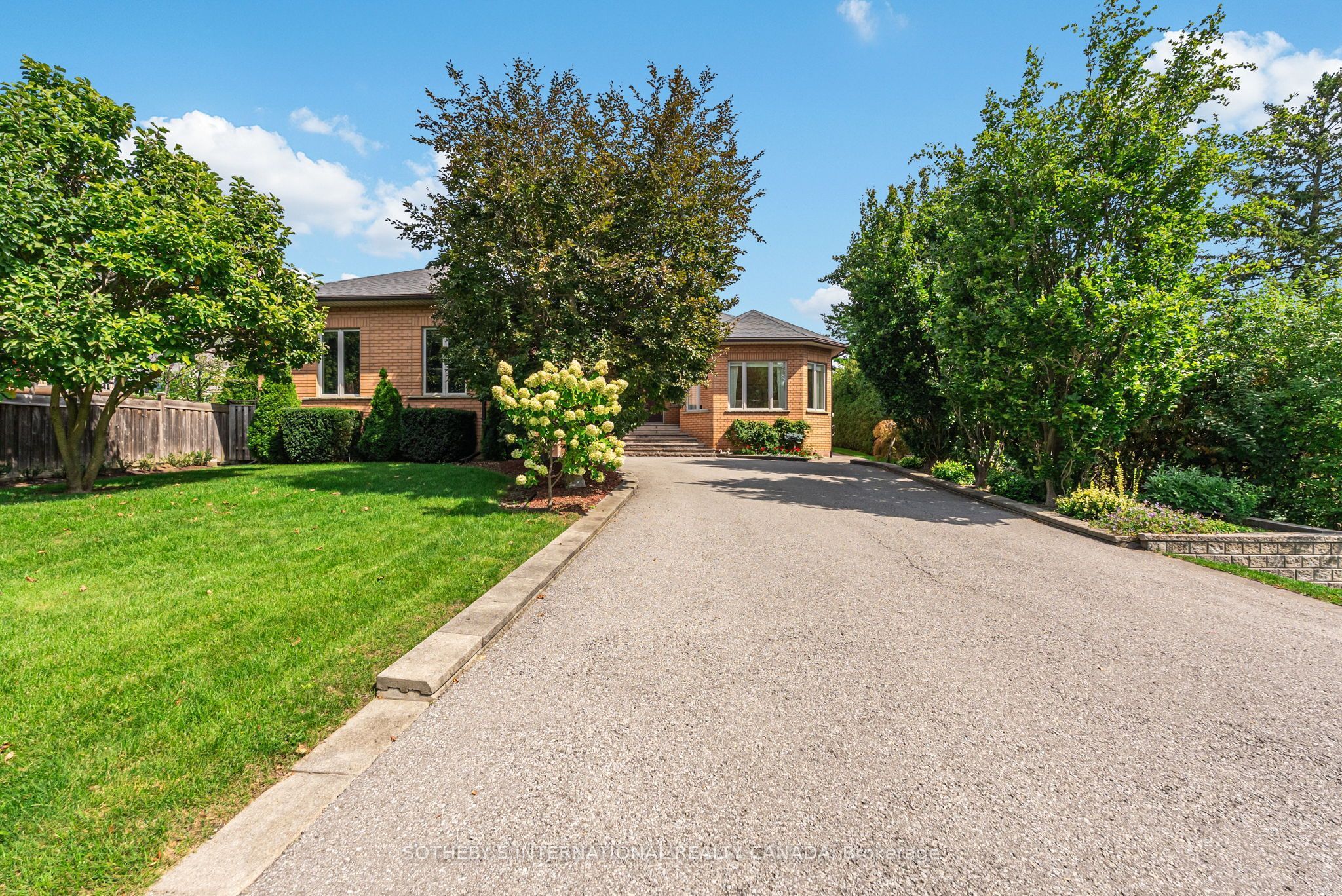 83 Burndean Court, Richmond Hill, ON L4C 9W5 photo 4