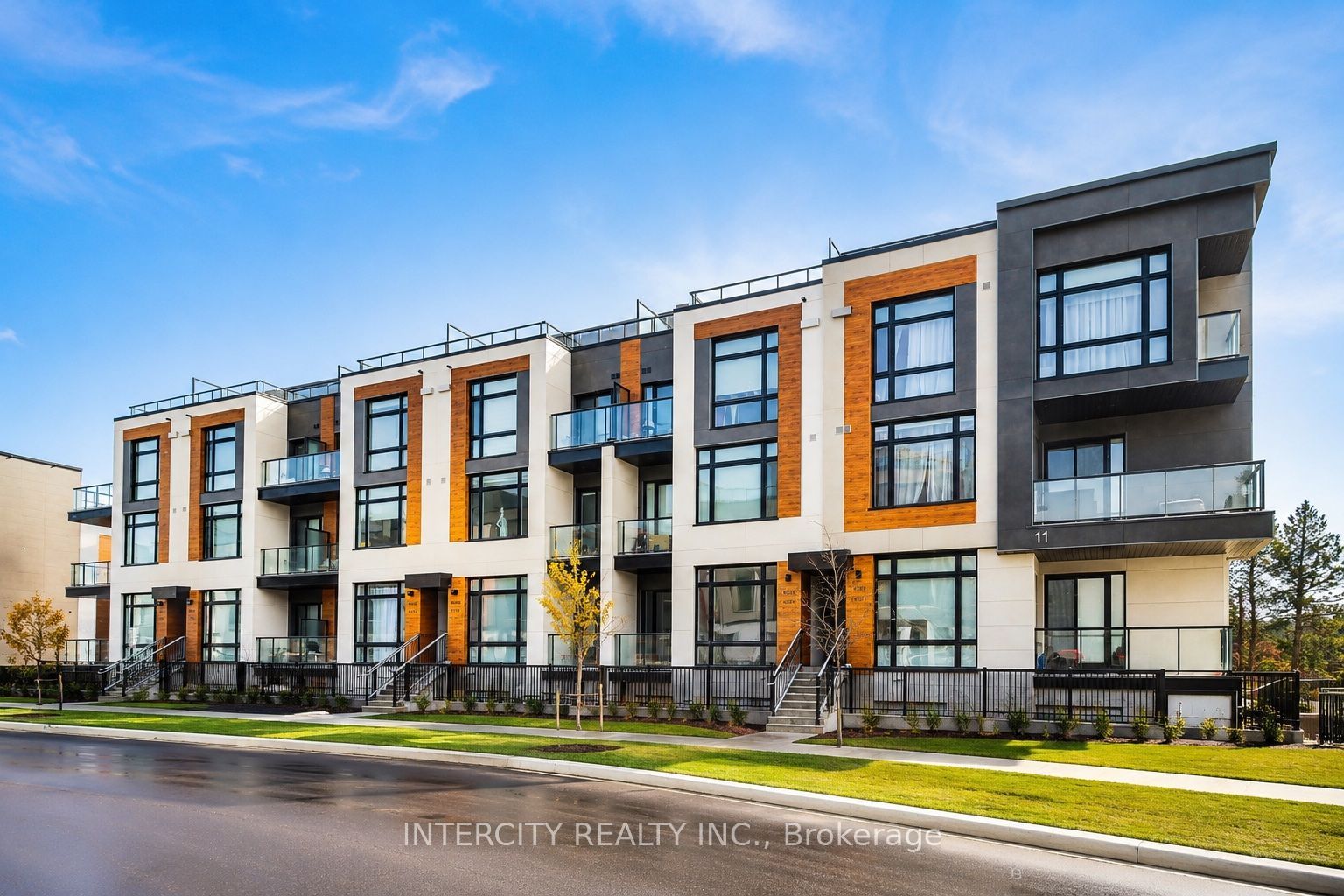 11 David Eyer Road 1504, Richmond Hill, ON L4S 0N3