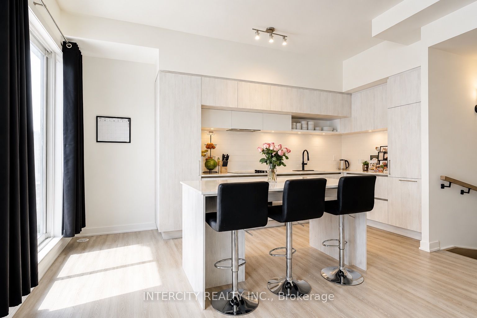 11 David Eyer Road 1504, Richmond Hill, ON L4S 0N3 photo 3