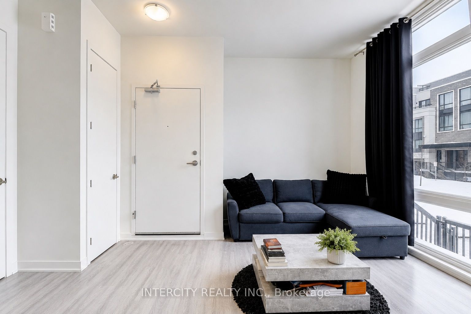11 David Eyer Road 1504, Richmond Hill, ON L4S 0N3 photo 5
