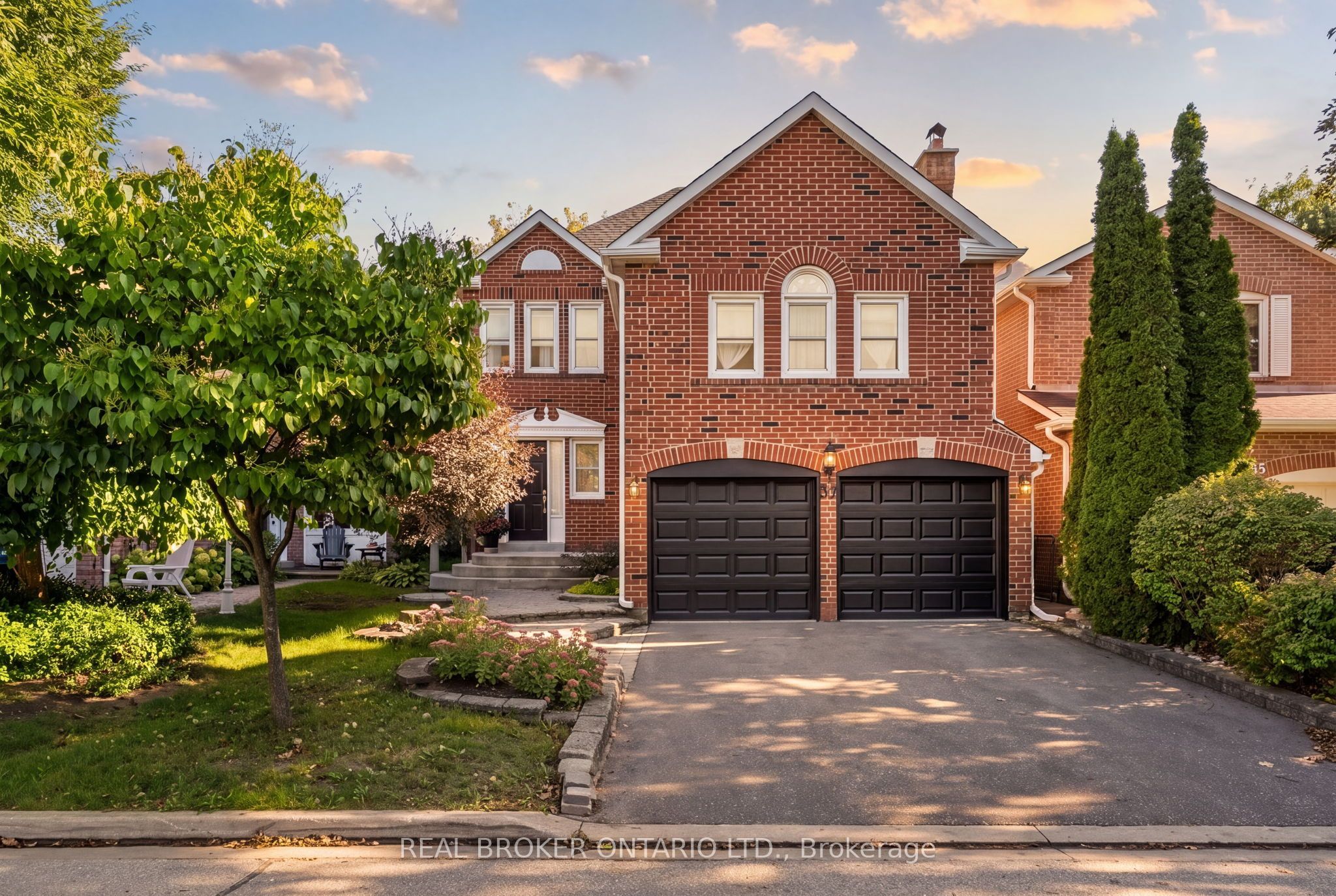 37 Jessica Gardens, Vaughan, ON L4J 3G1