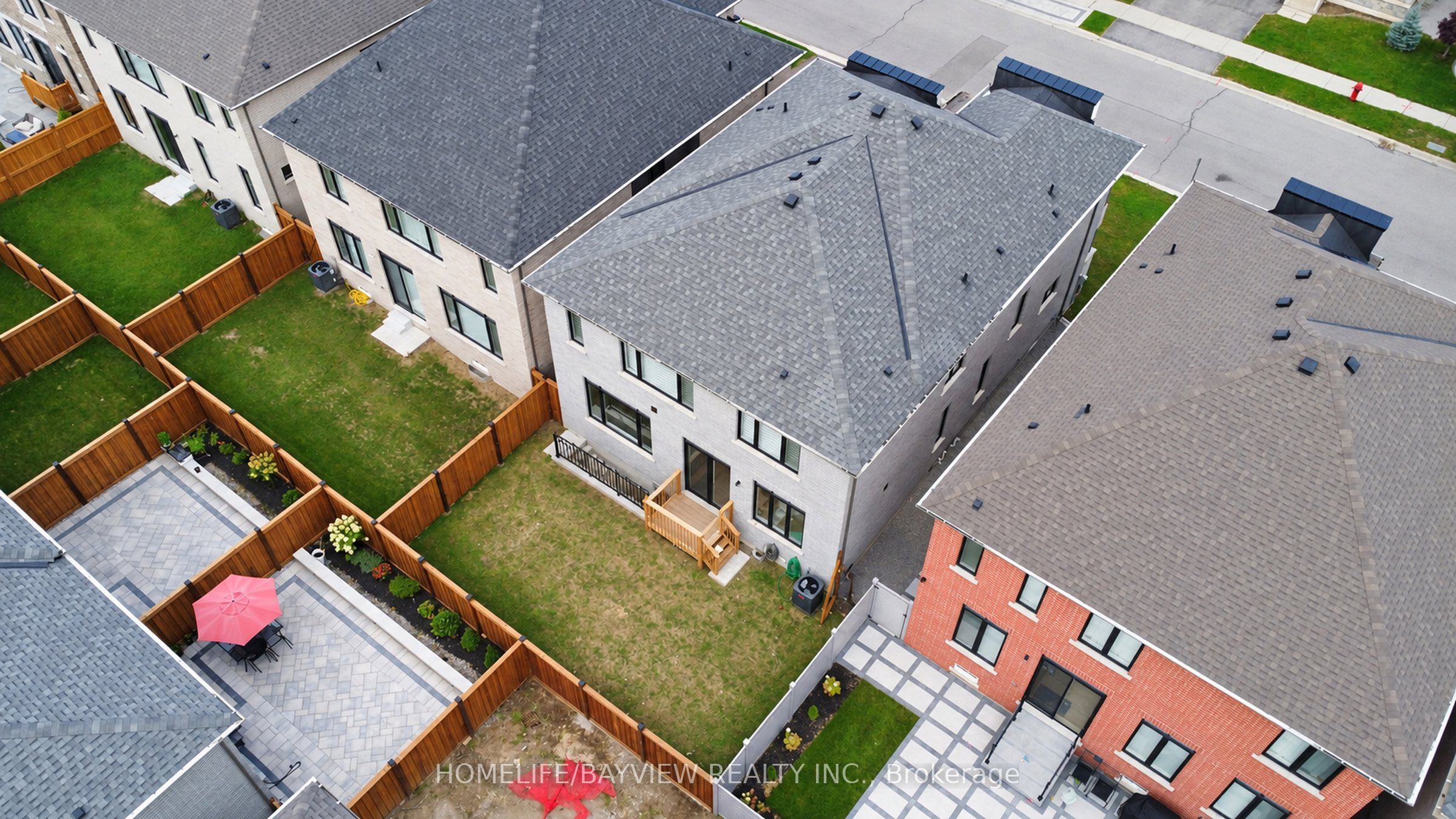 105 Halldorson Avenue, Aurora, ON L4G 7B6 photo 2