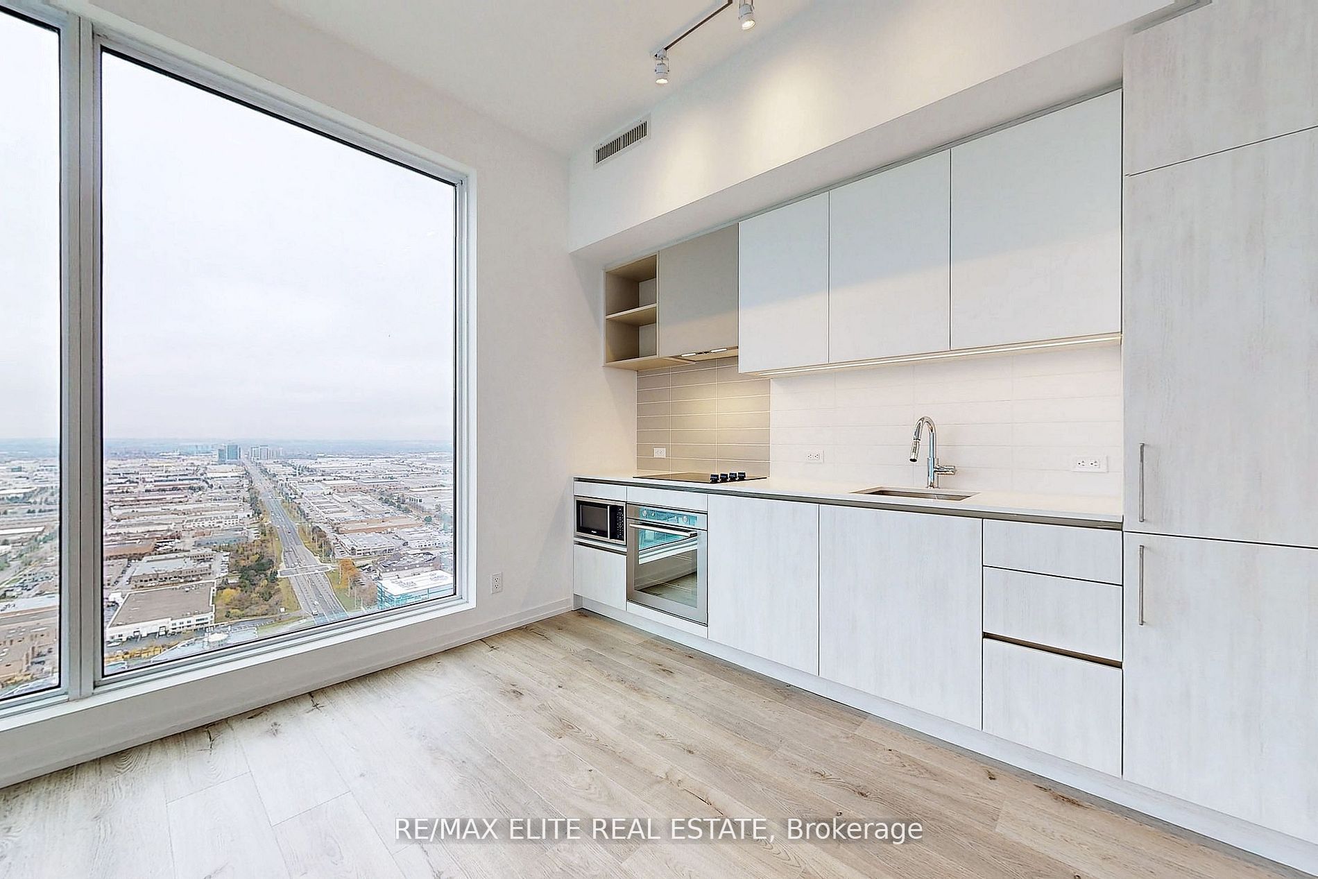 7890 Jane Street 4806, Vaughan, ON L4K 0L1 photo 2