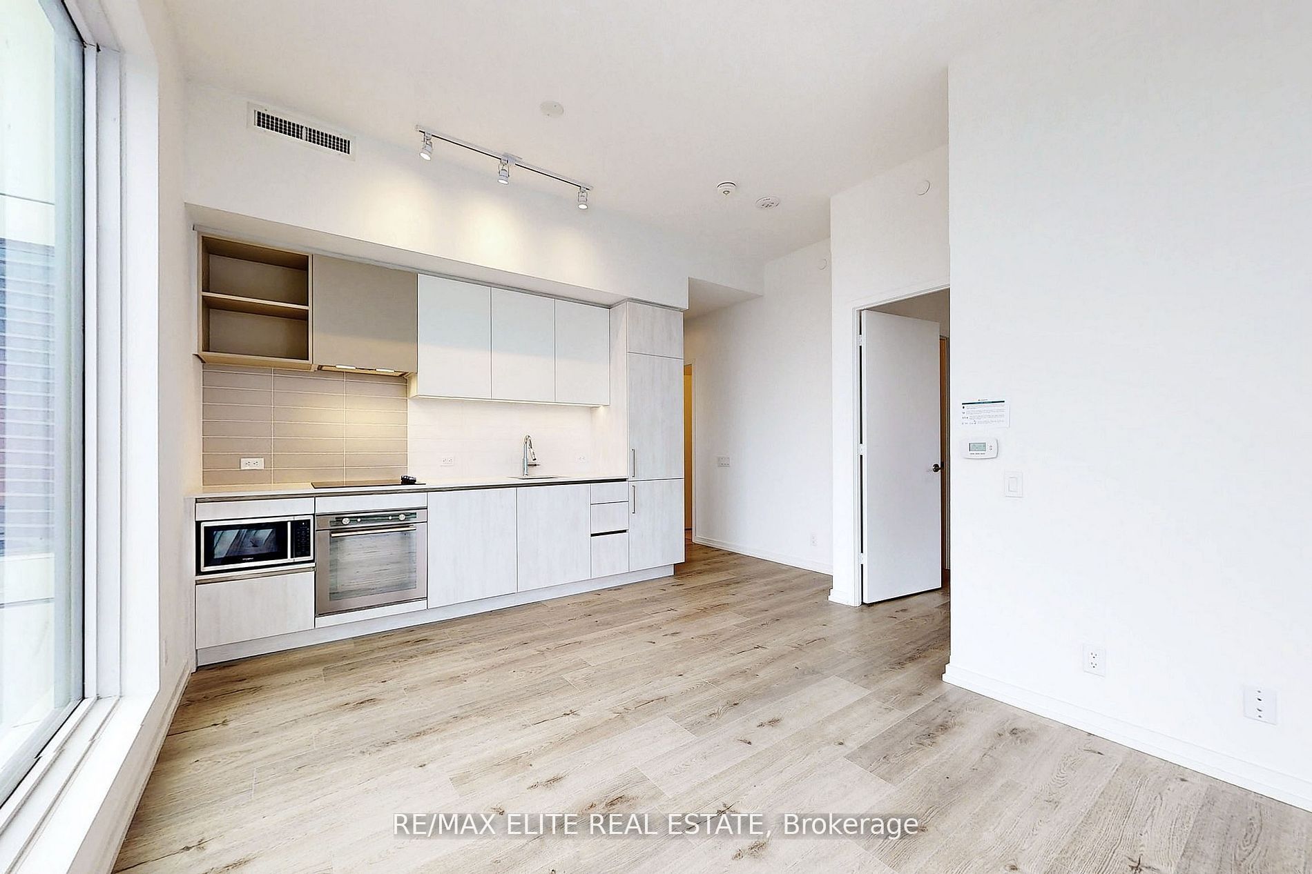 7890 Jane Street 4806, Vaughan, ON L4K 0L1 photo 3