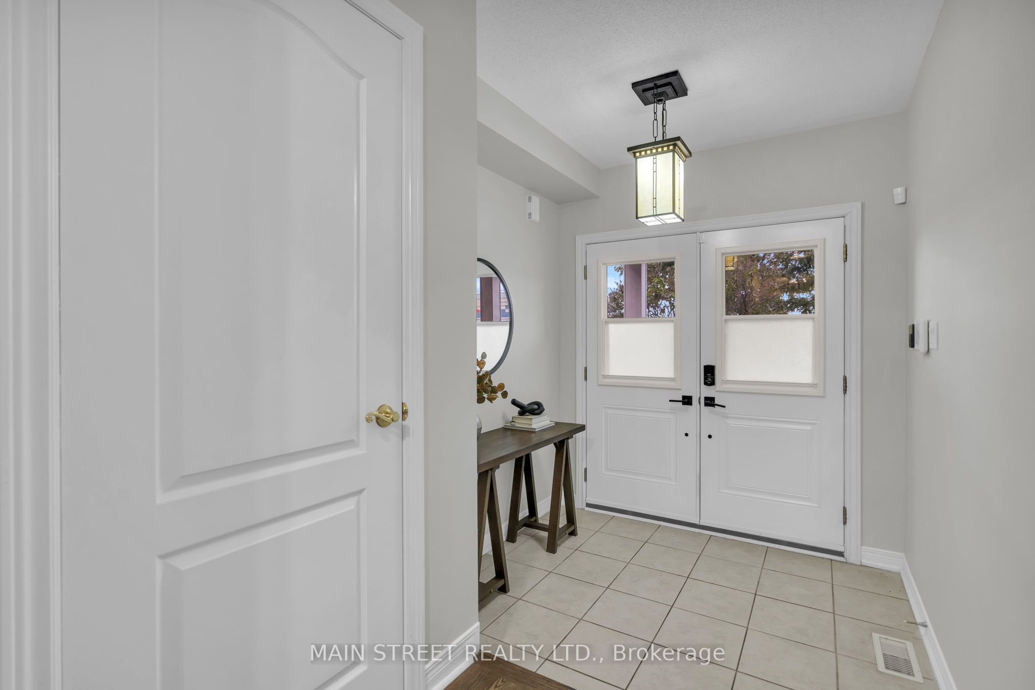 821 Joe Persechini Drive, Newmarket, ON L3X 2T7 photo 3