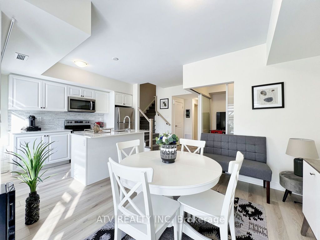 58 Elizabeth Street S 2402, Richmond Hill, ON L4C 5W2 photo 4