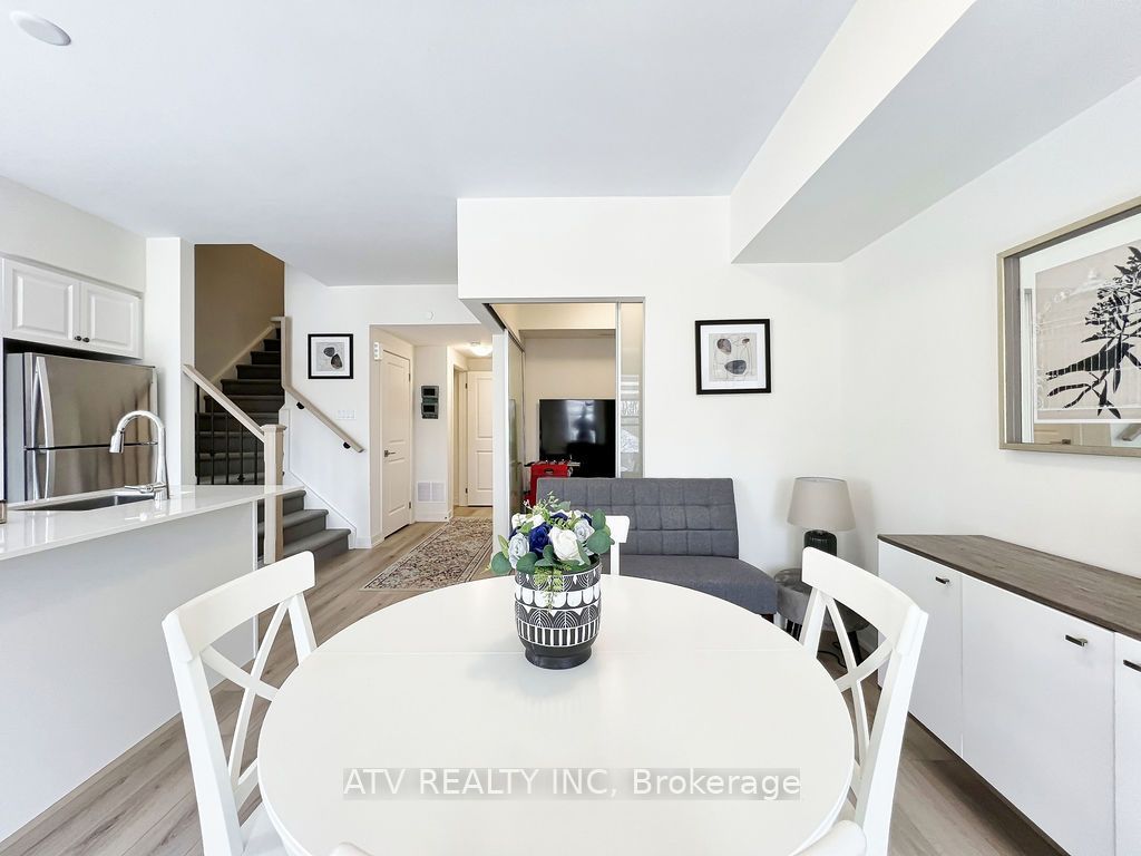 58 Elizabeth Street S 2402, Richmond Hill, ON L4C 5W2 photo 5