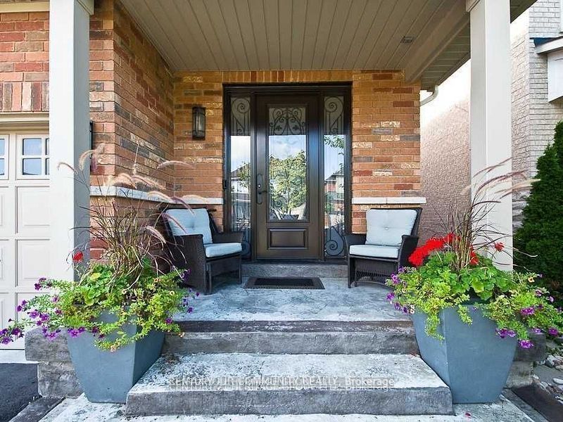 125 Timber Valley Avenue, Richmond Hill, ON L4E 4Z8 photo 2