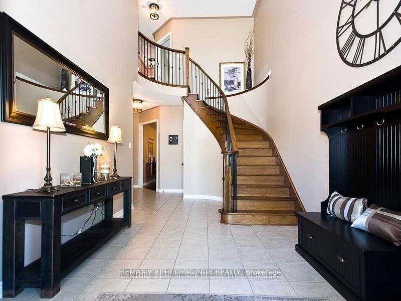 125 Timber Valley Avenue, Richmond Hill, ON L4E 4Z8 photo 3