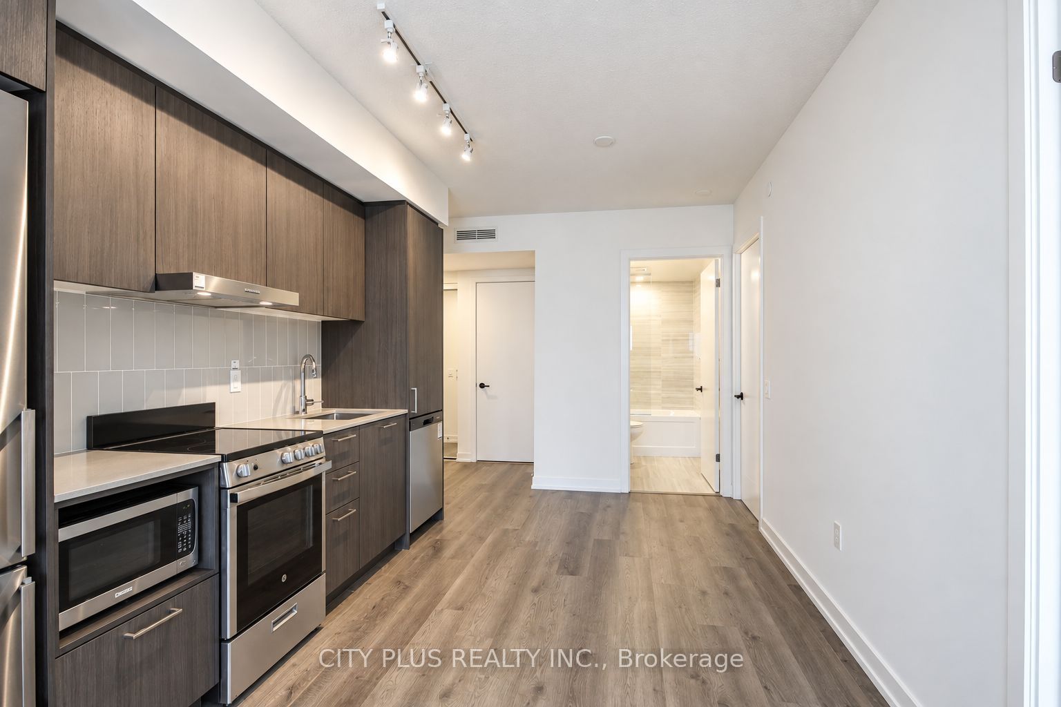 195 COMMERCE Street 1703, Vaughan, ON L4K 0P9 photo 4