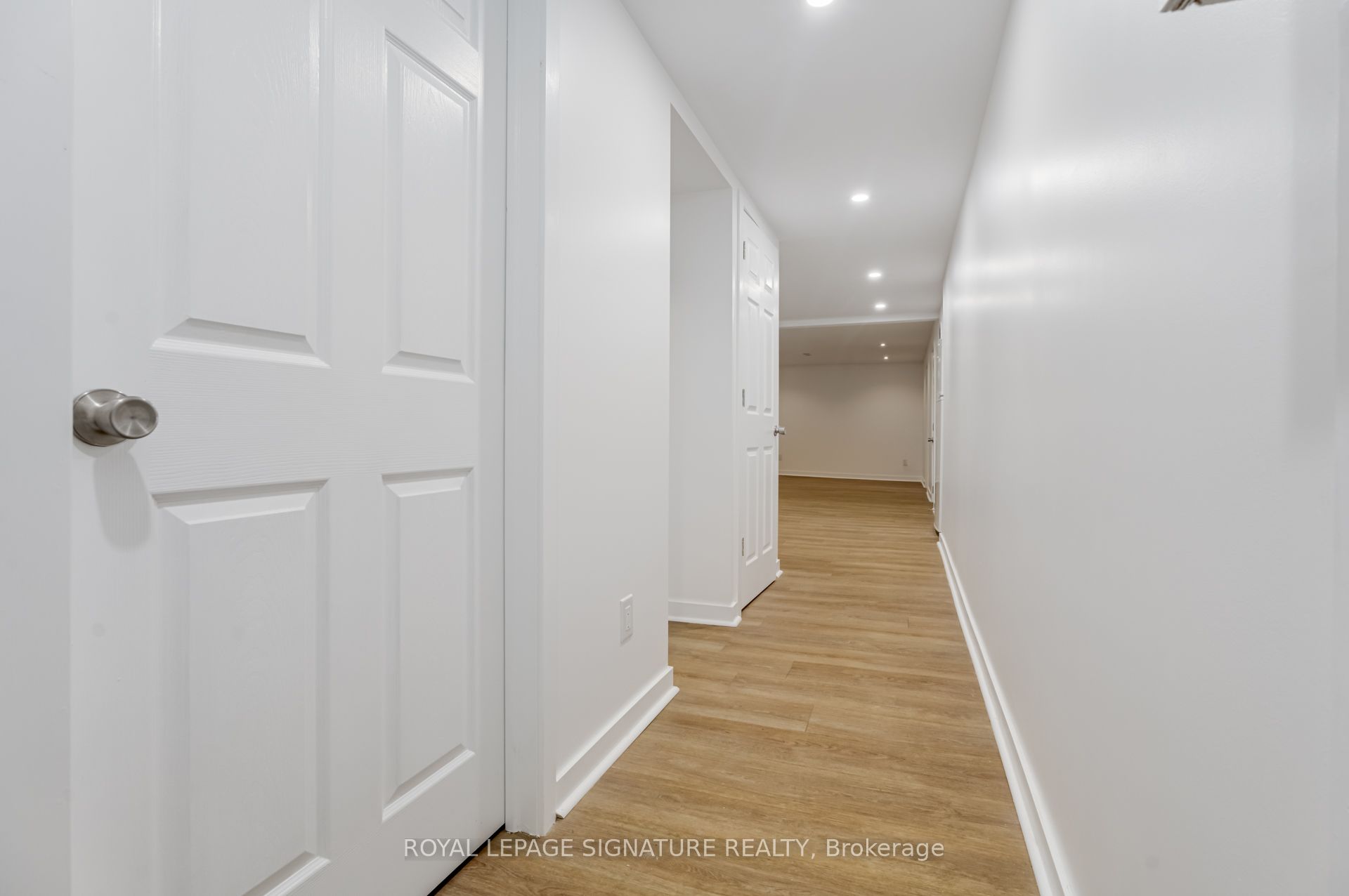 183 Britannia Avenue Bsmt, Bradford West Gwillimbury, ON L3Z 1A4 photo 3