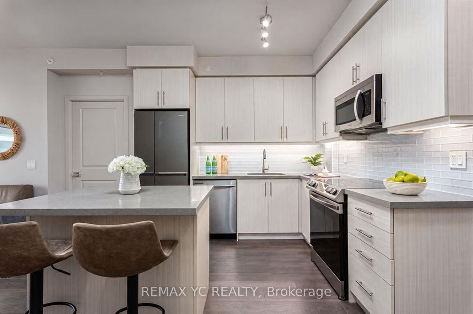 75 Oneida Crescent 1012, Richmond Hill, ON L4B 0H3