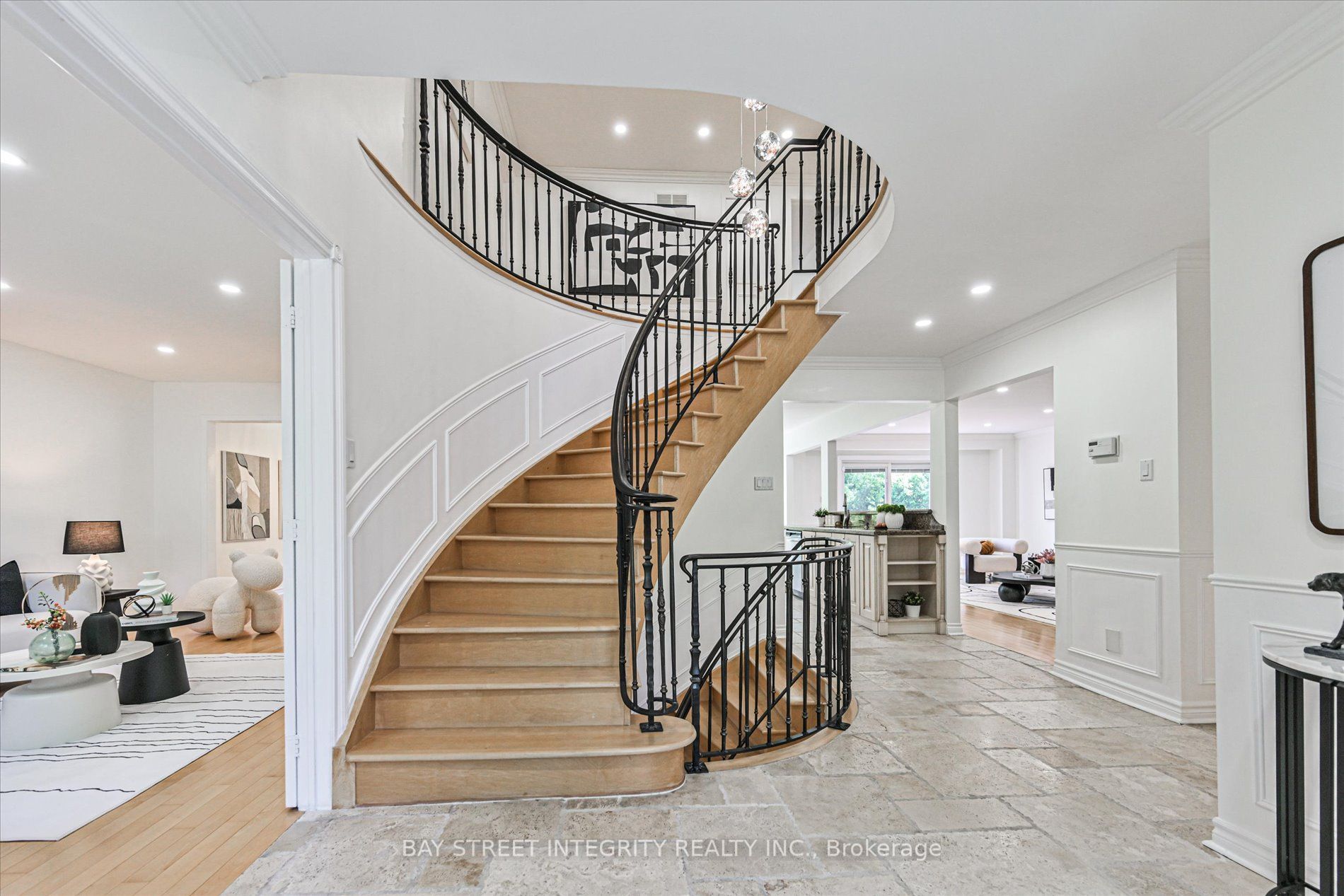 151 Old Surrey Lane, Richmond Hill, ON L4C 6R9 photo 4