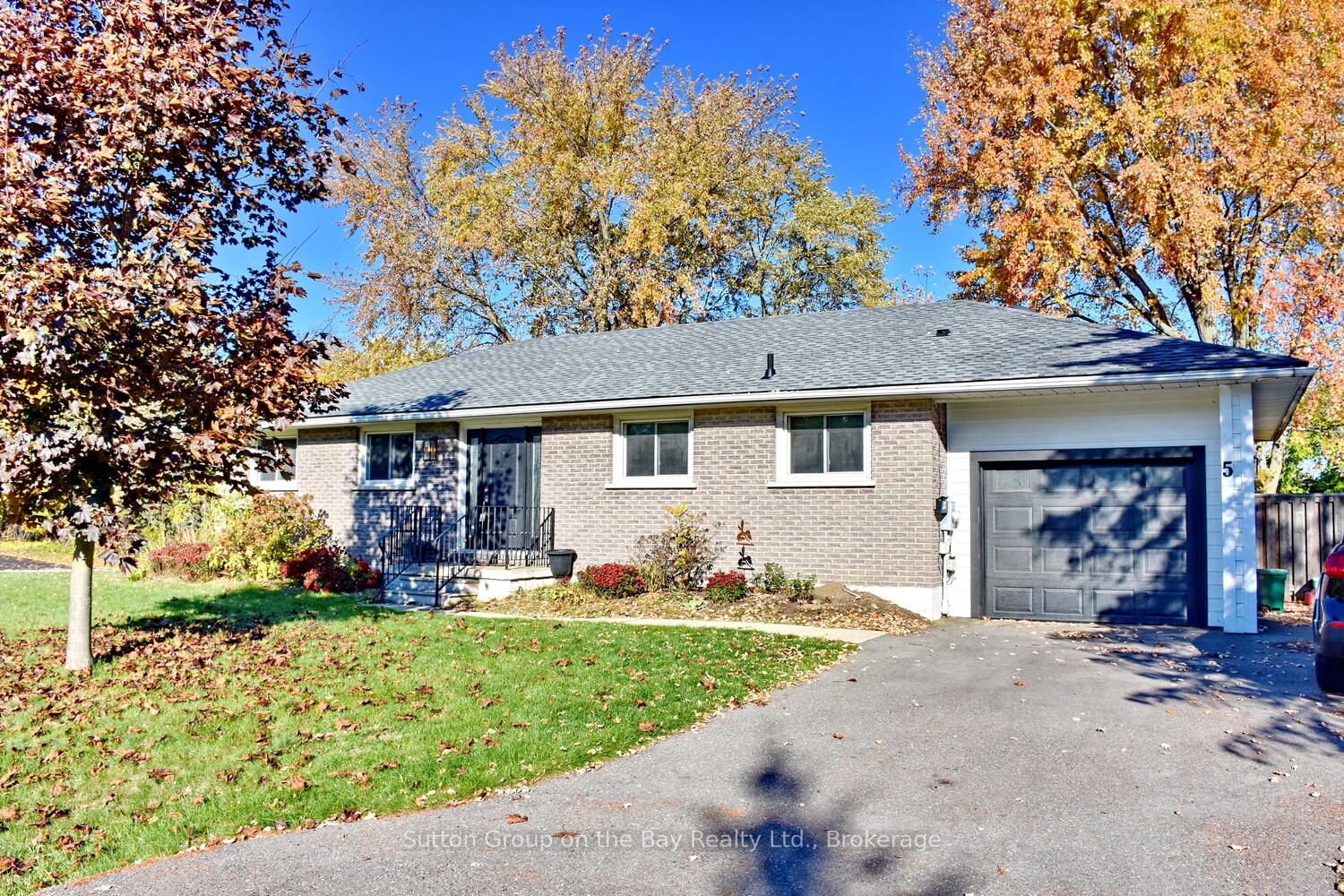 5 BROCK Crescent, Collingwood, ON L9Y 4A4 photo 2