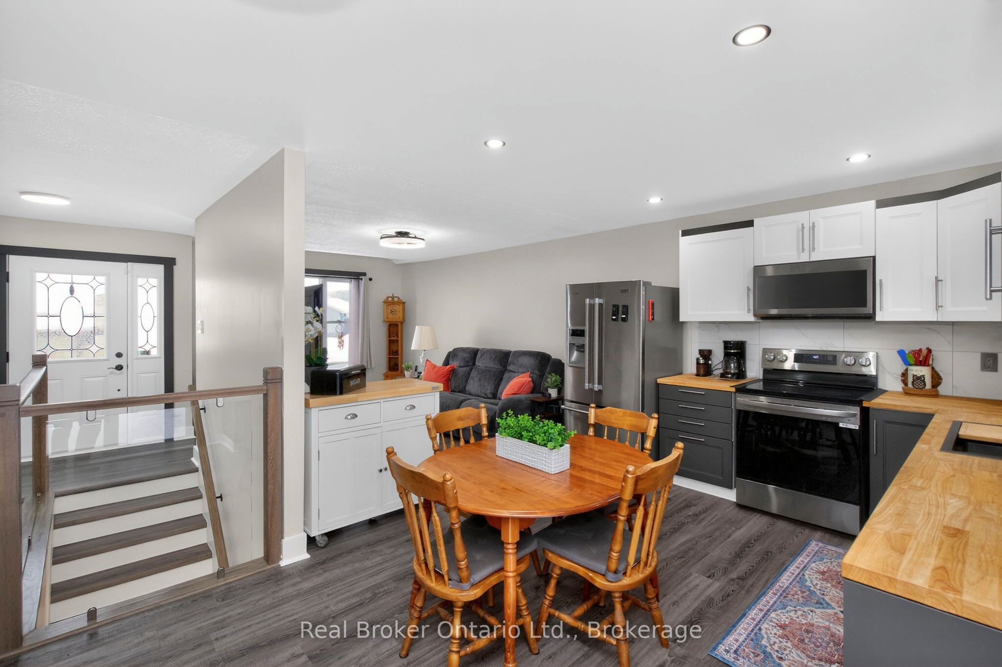 44 Byrnes Crescent, Penetanguishene, ON L9M 1V9