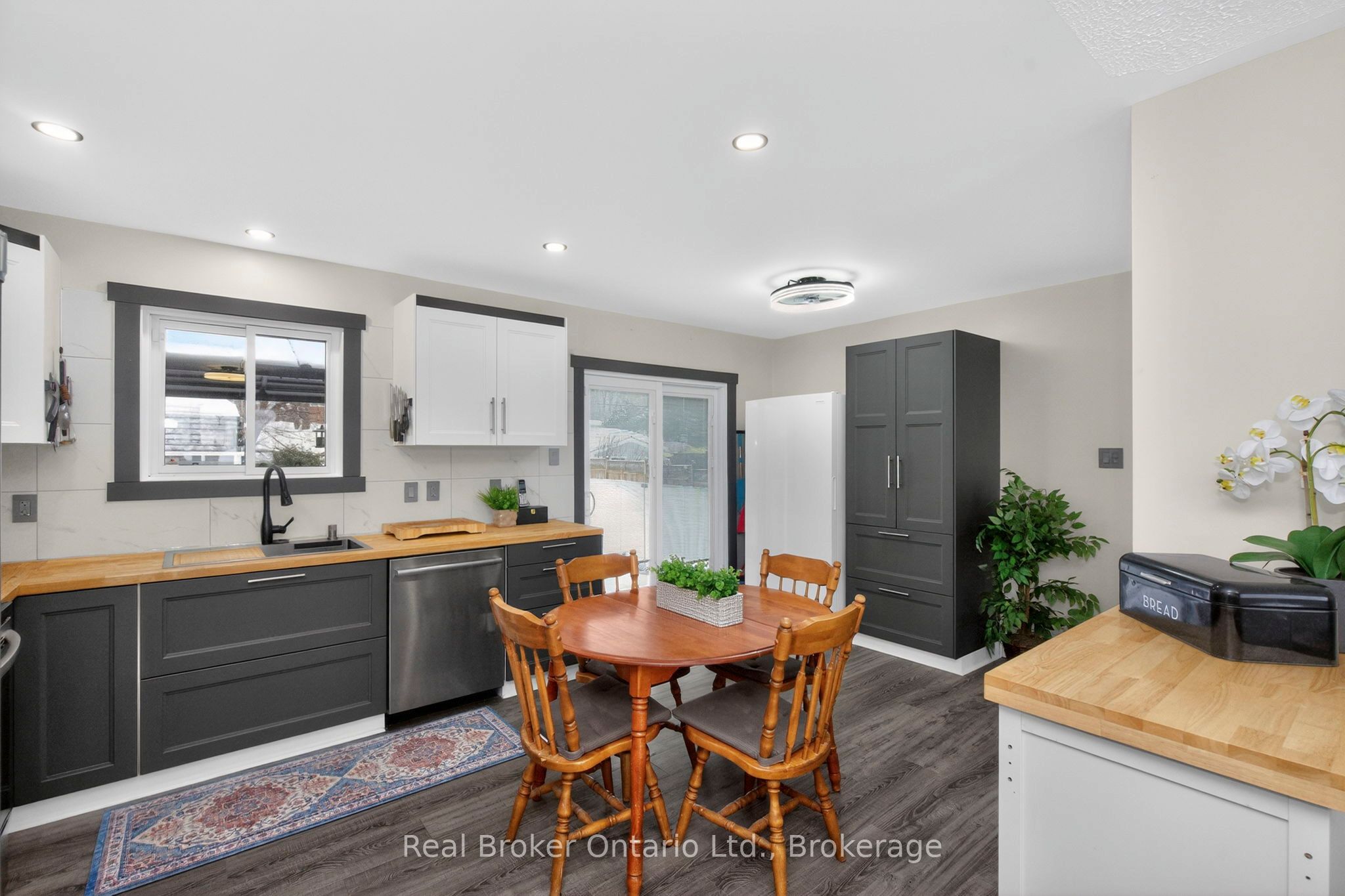 44 Byrnes Crescent, Penetanguishene, ON L9M 1V9 photo 2