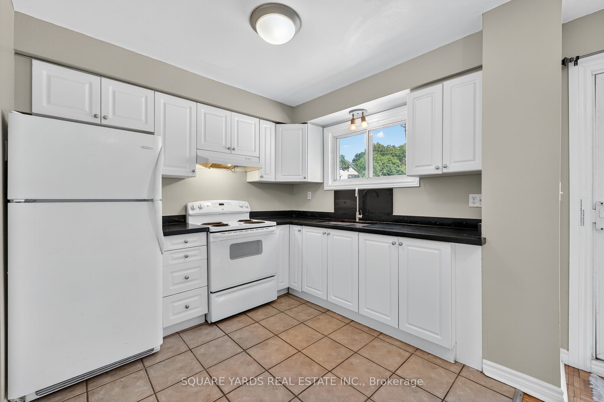 275 Blake Street 25, Barrie, ON L4M 1K7 photo 3
