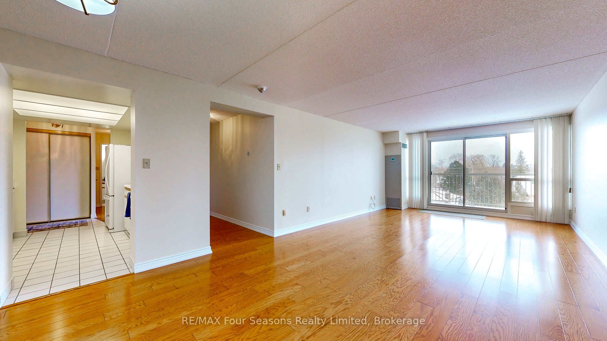 172 Eighth Street 409, Collingwood, ON L9Y 4T2 photo 2