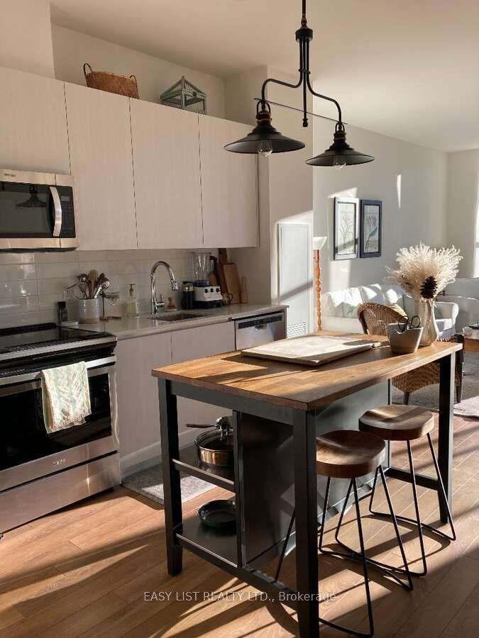 21 Matchedash Street S 316, Orillia, ON L3V 4W4 photo 3