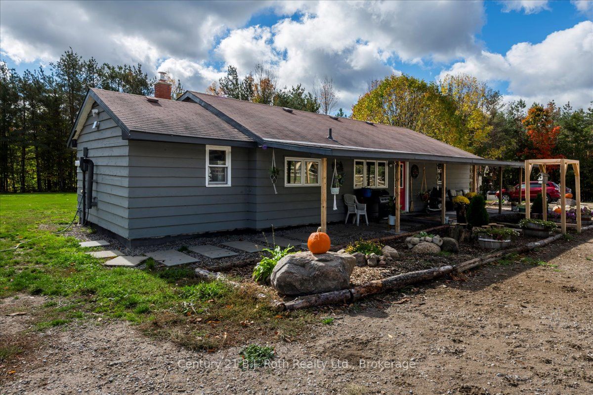 2286 Flos 10 Road, Springwater, ON L0L 1P0