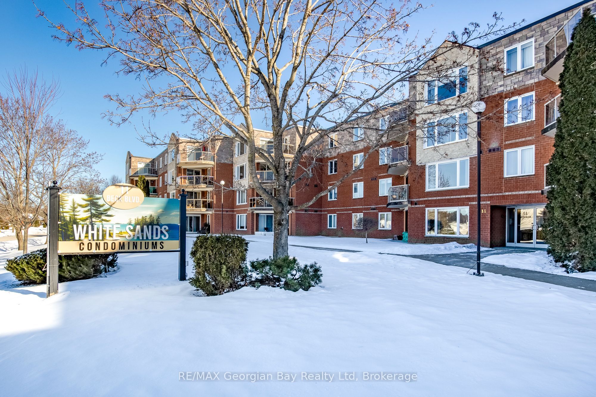 11 Beck Boulevard 102, Penetanguishene, ON L9M 2G1 photo 3