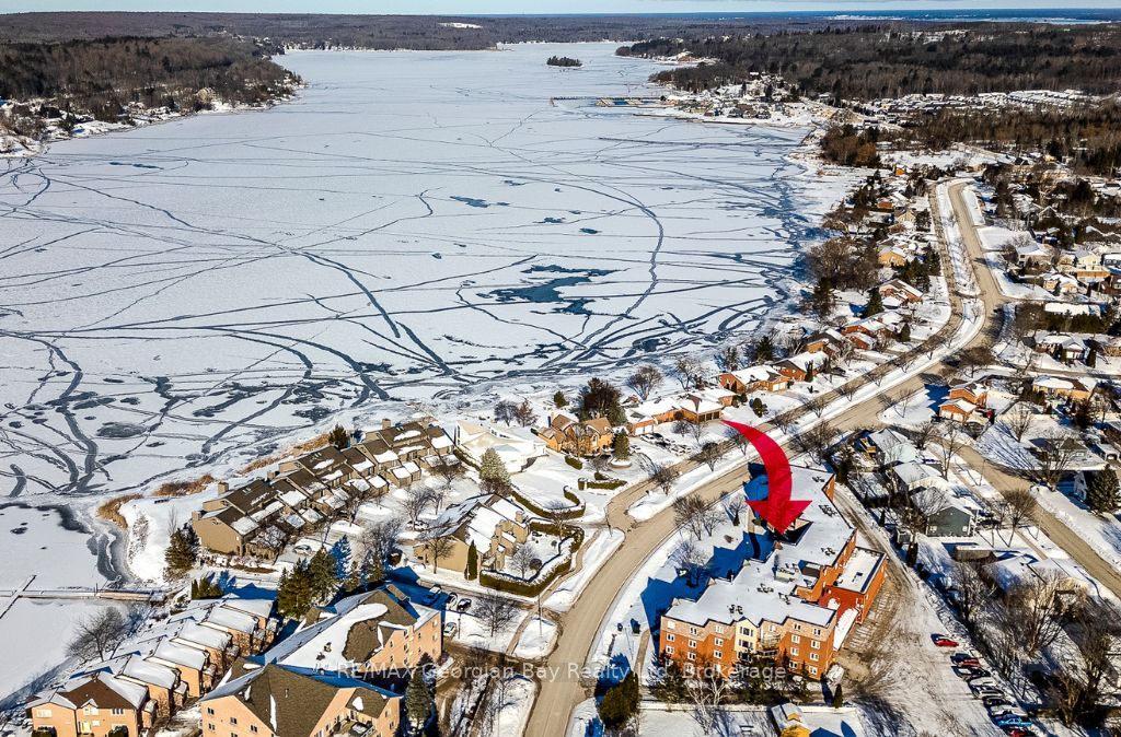 11 Beck Boulevard 102, Penetanguishene, ON L9M 2G1 photo 4