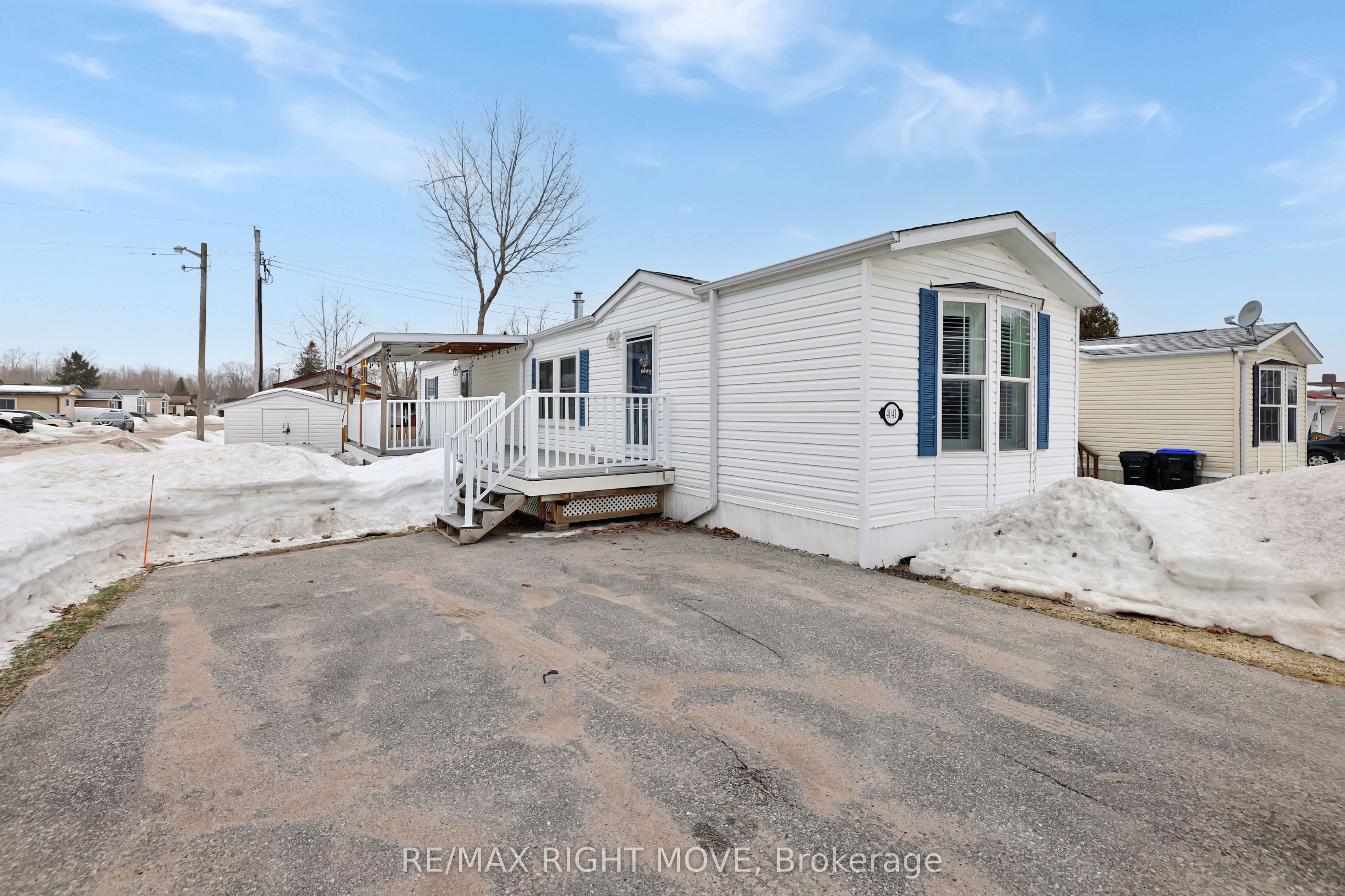 4041 Ash Crescent, Severn, ON L3V 0V1 photo 2