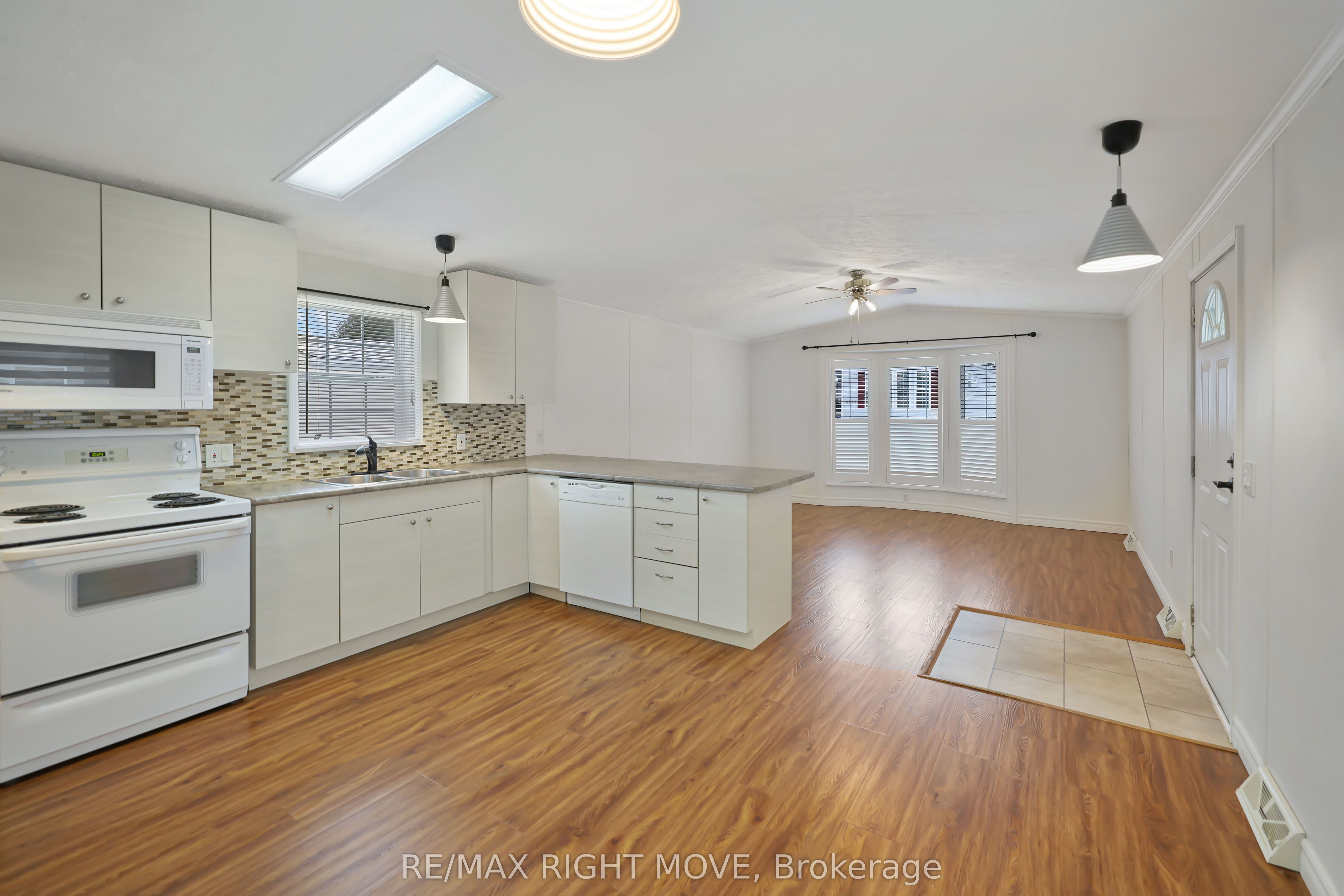 4041 Ash Crescent, Severn, ON L3V 0V1 photo 4