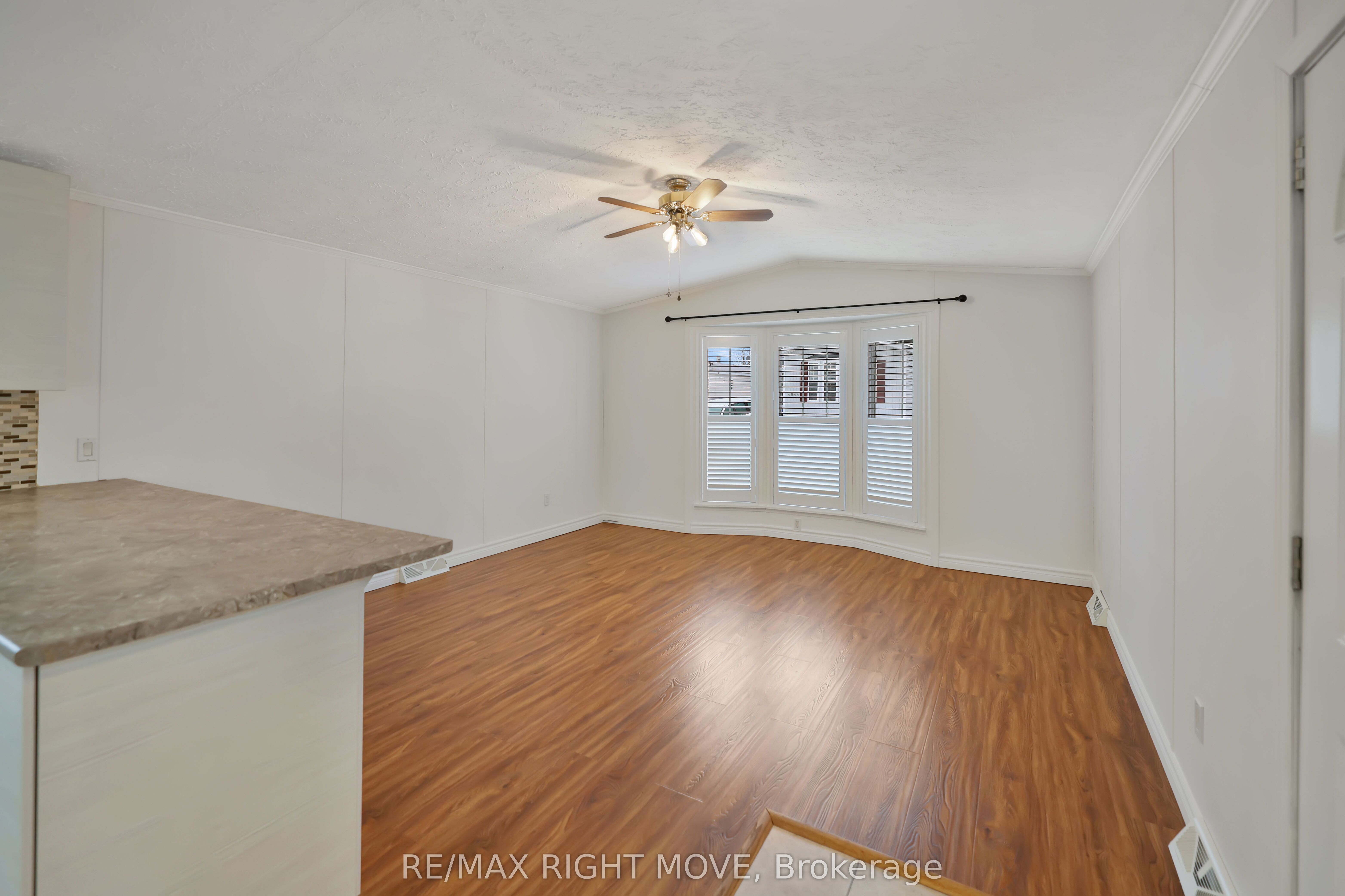 4041 Ash Crescent, Severn, ON L3V 0V1 photo 5