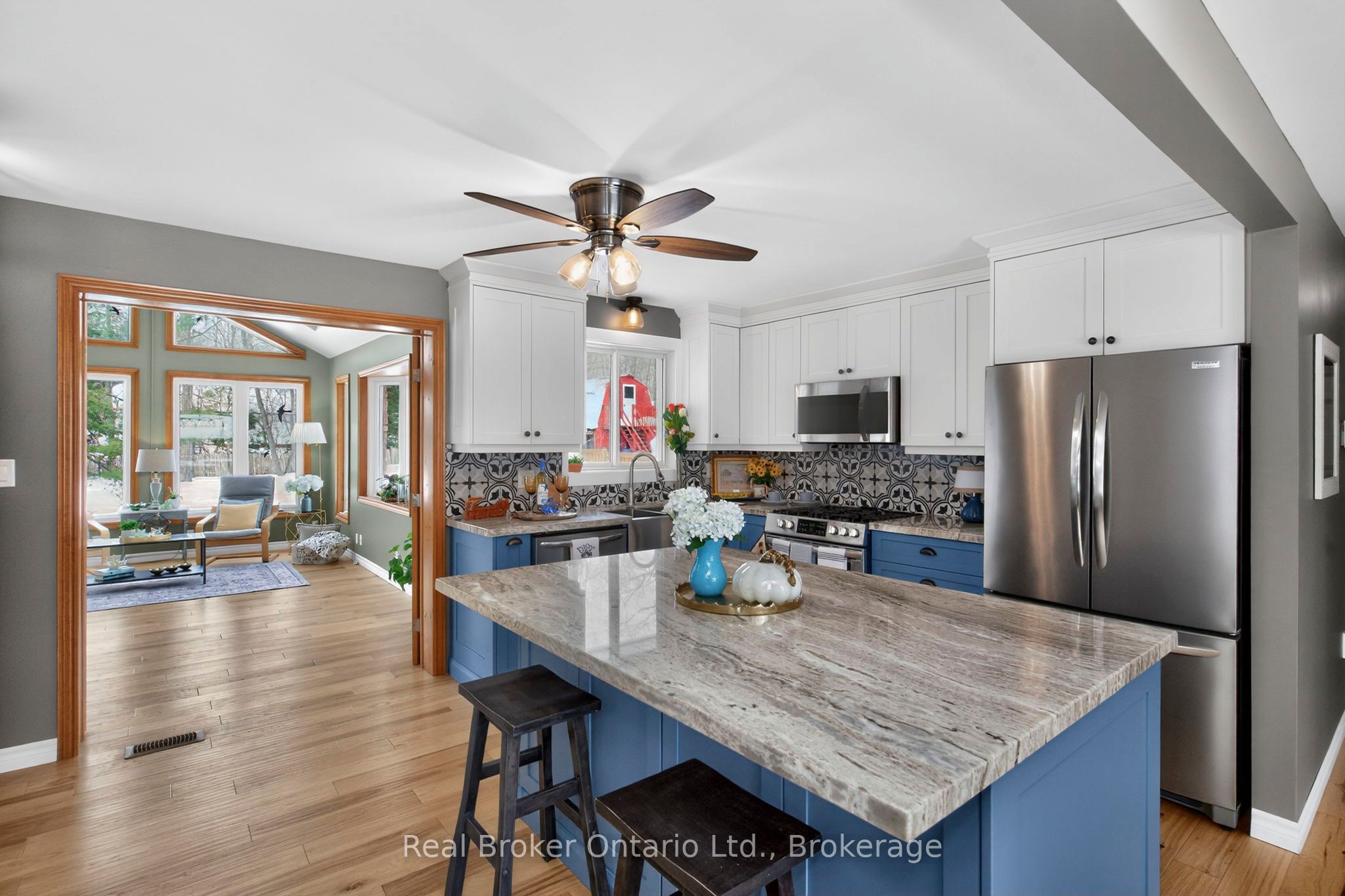 16 Mundy Avenue, Tiny, ON L9M 0B5