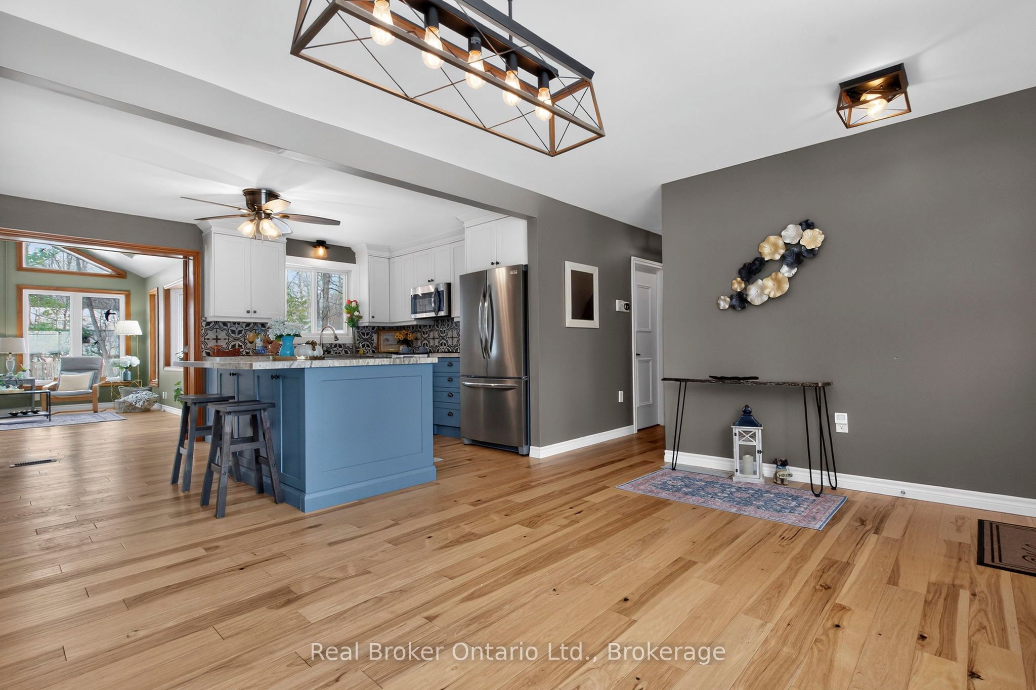16 Mundy Avenue, Tiny, ON L9M 0B5 photo 2
