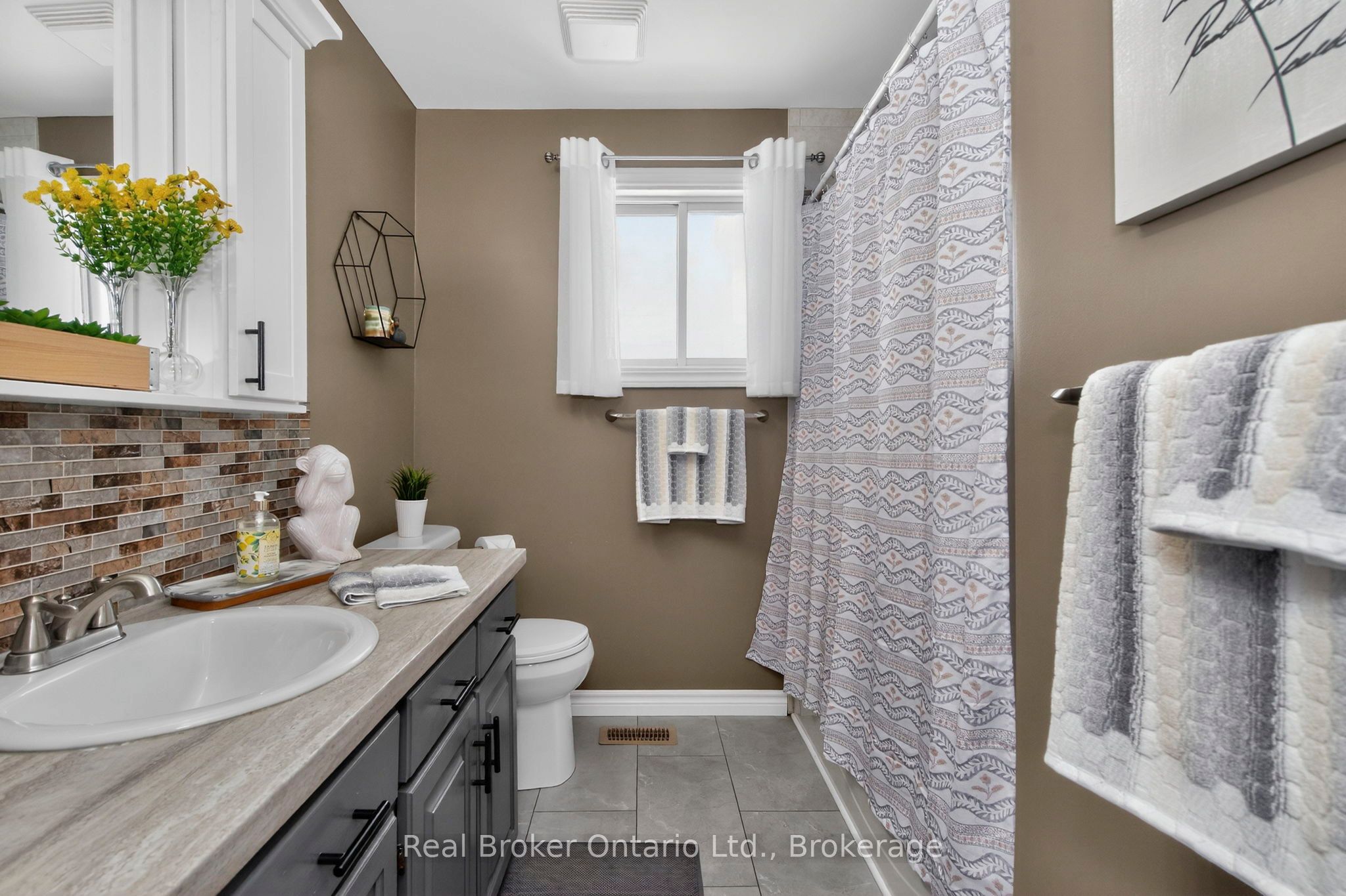 16 Mundy Avenue, Tiny, ON L9M 0B5 photo 5