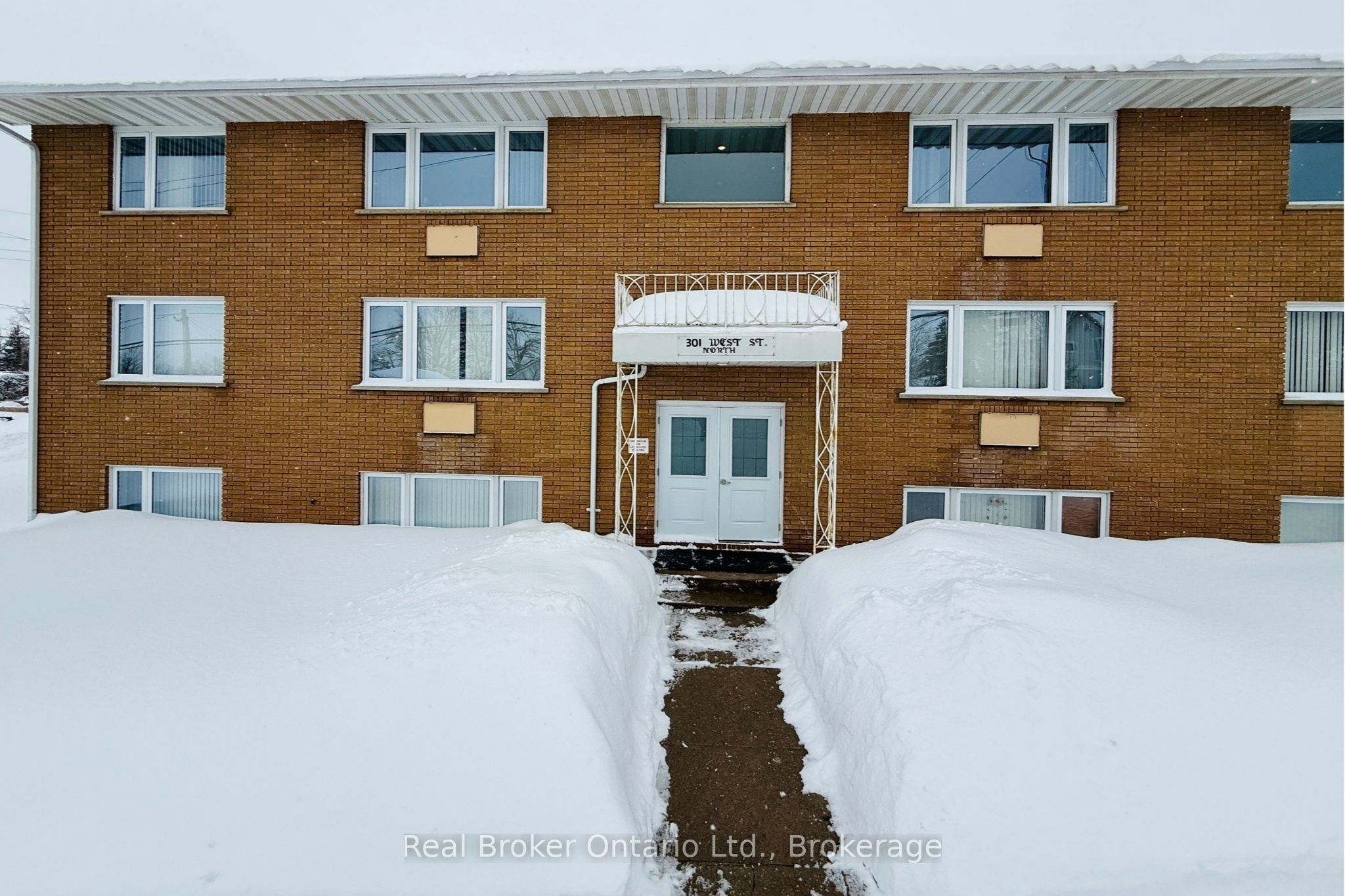 301 West Street N 8, Orillia, ON L3V 5E1