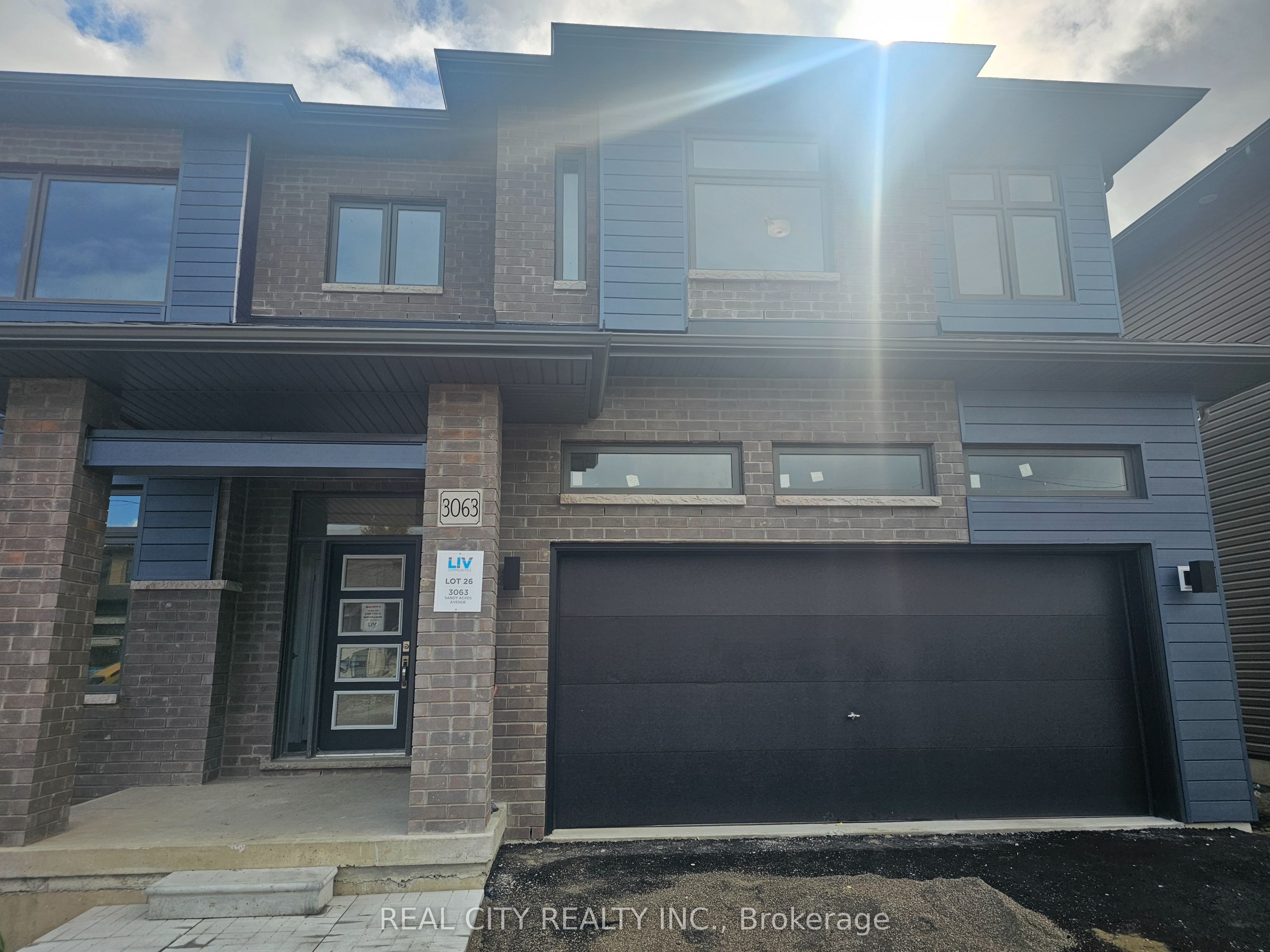 3063 Sandy Acres Avenue, Severn, ON L3V 6H3