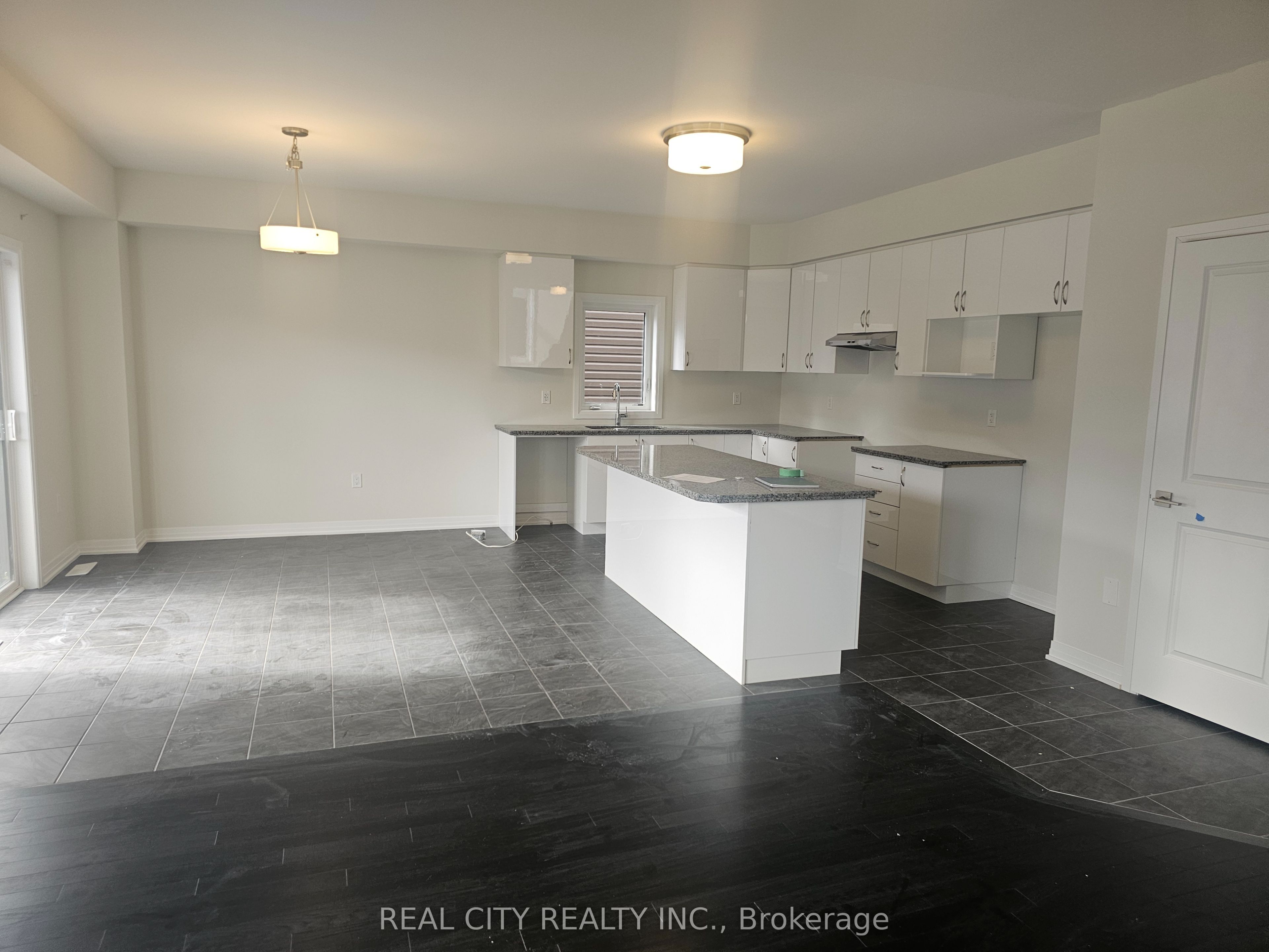 3063 Sandy Acres Avenue, Severn, ON L3V 6H3 photo 5