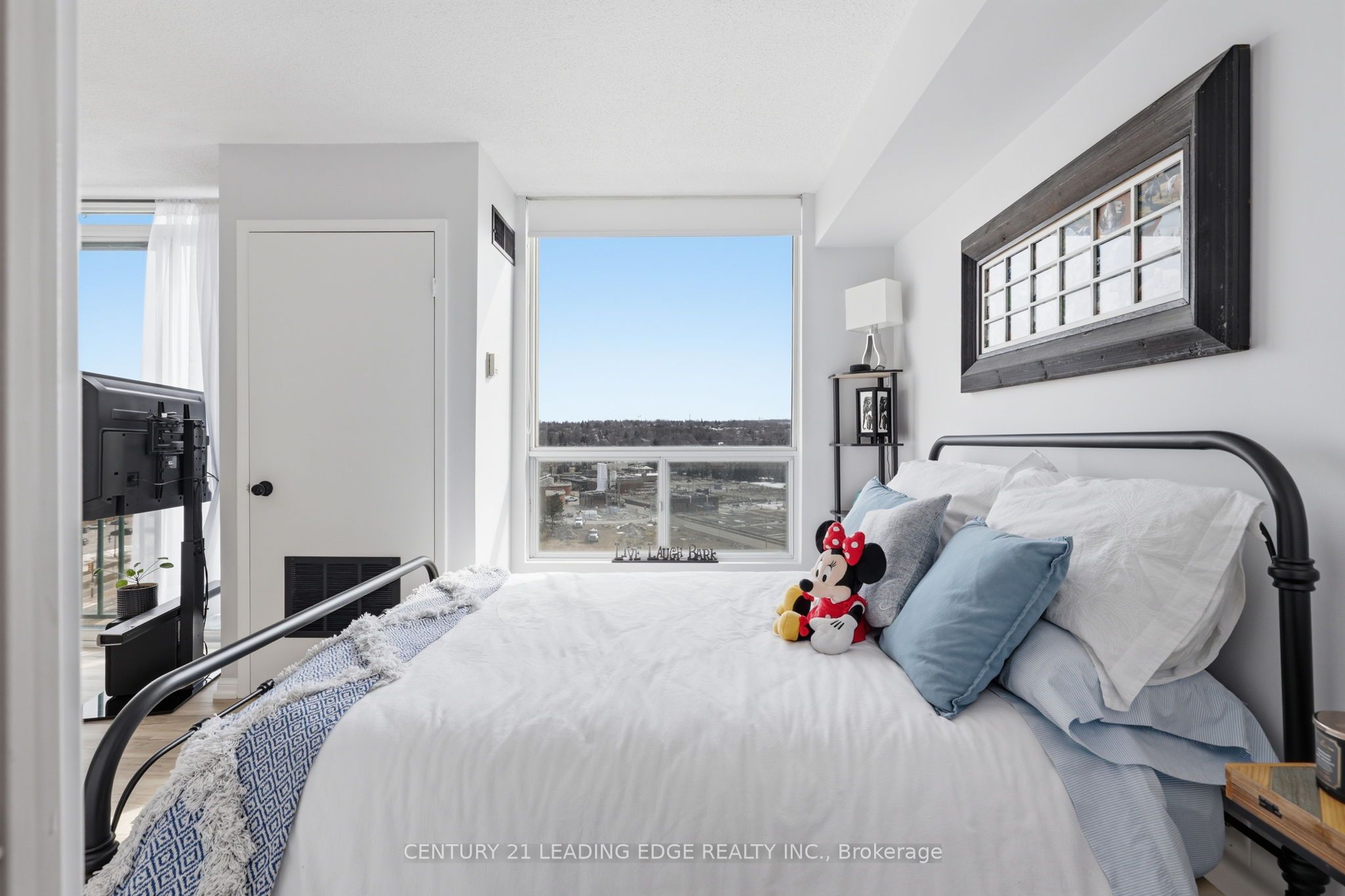 75 ELLEN Street 1102, Barrie, ON L4N 7R6 photo 5