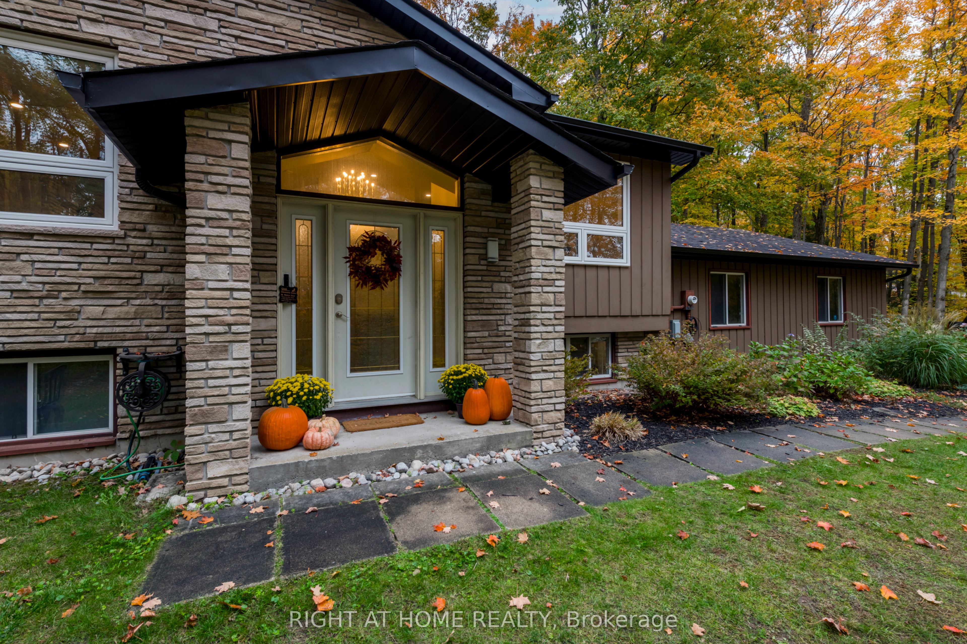 11 Woodland Crescent, Oro-Medonte, ON L4M 4Y8 photo 3